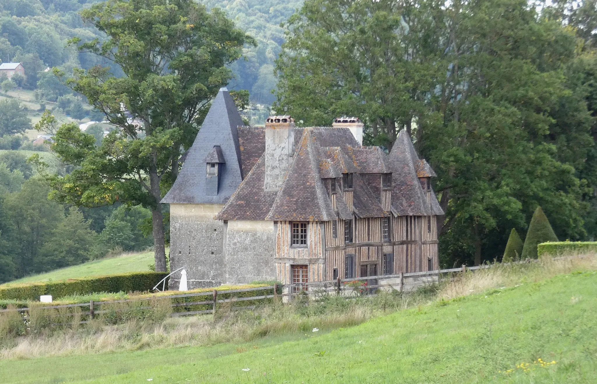 Photo showing: Roiville (Normandie, France). Le manoir du Mesnil.