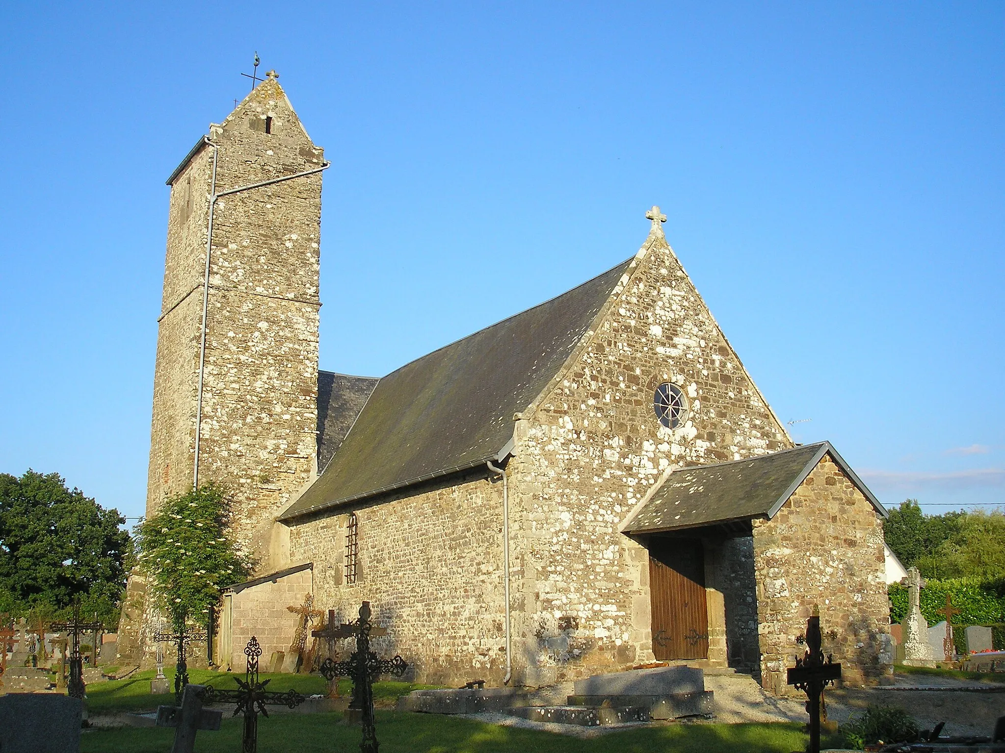 Photo showing: Hocquigny (Normandie, France). L'église Saint-Pierre.