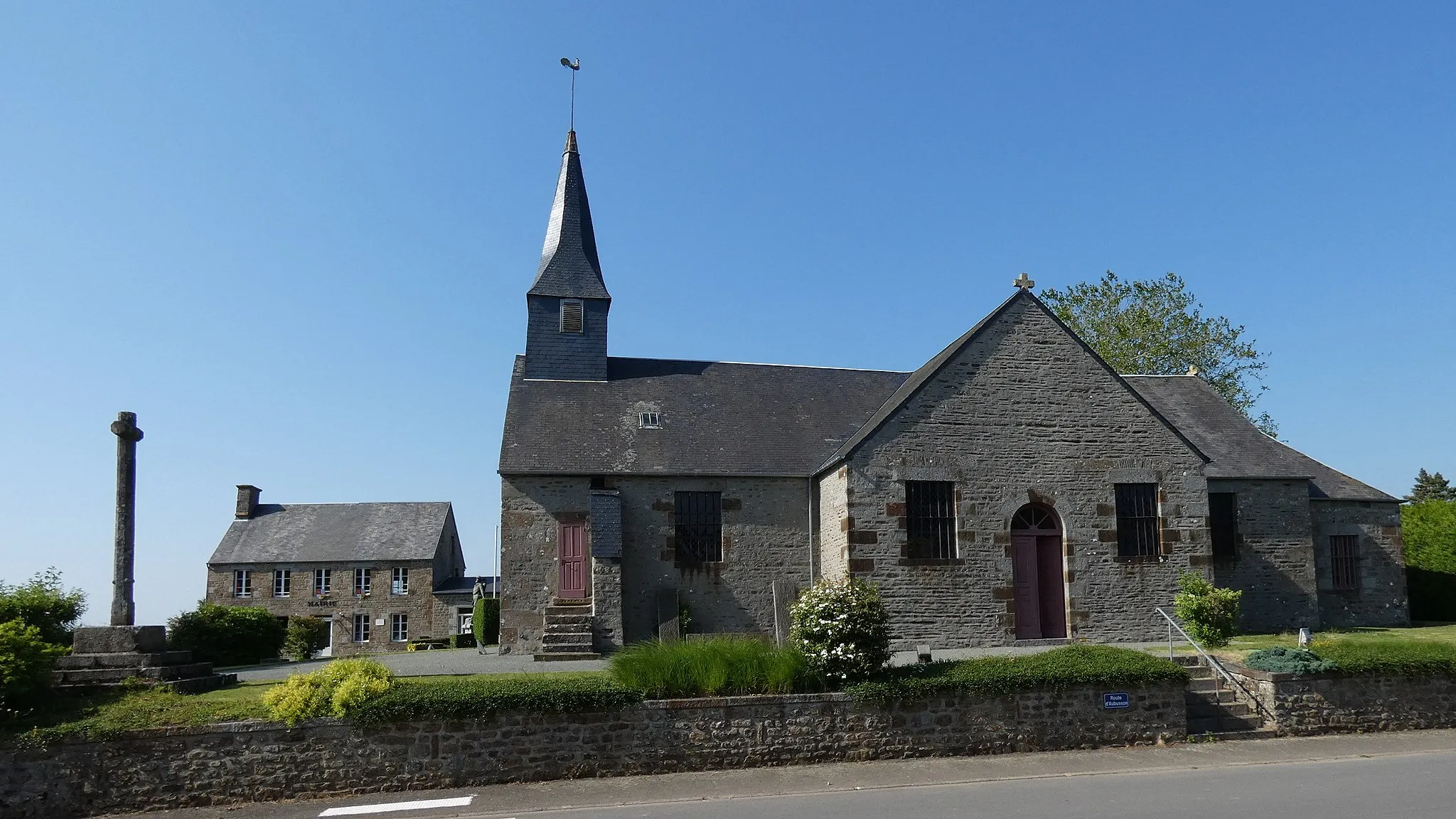 Photo showing: Aubusson (Normandie, France). La mairie et l'église Saint-Céneri.
