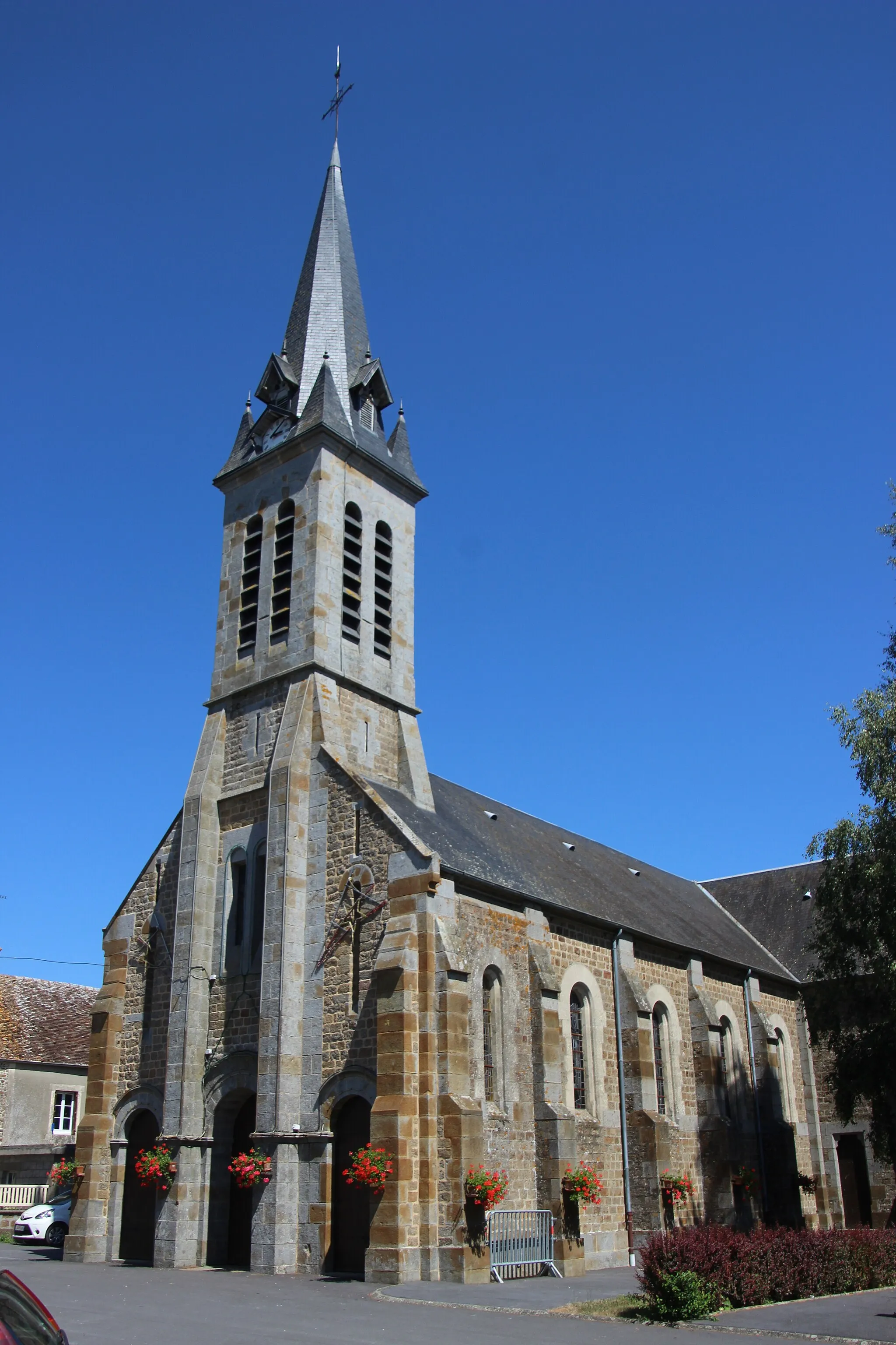 Photo showing: Église Lougé-sur-Maire (2)