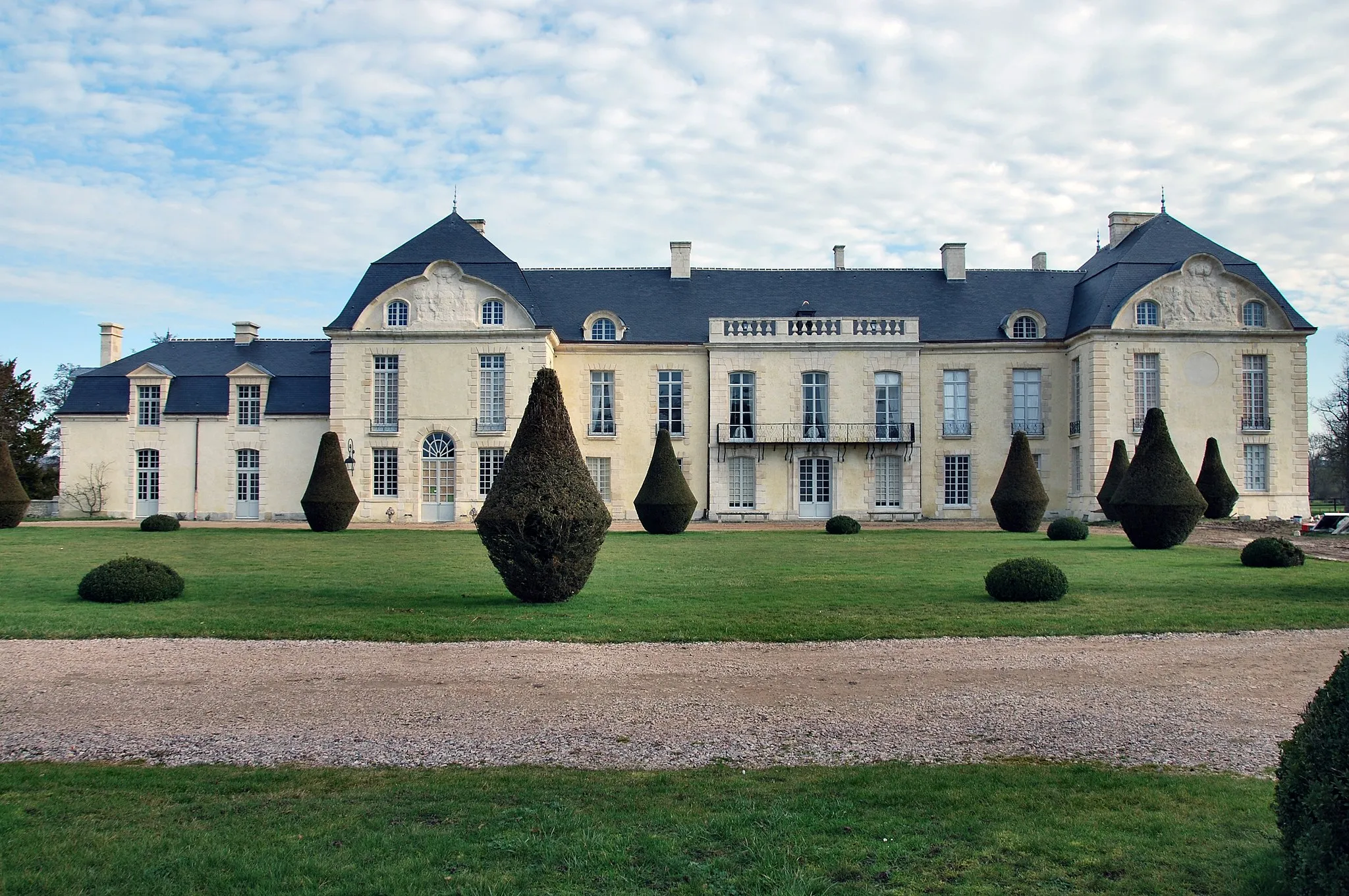 Photo showing: This building is en partie classé, en partie inscrit au titre des monuments historiques de la France. It is indexed in the base Mérimée, a database of architectural heritage maintained by the French Ministry of Culture, under the reference PA00110850 .