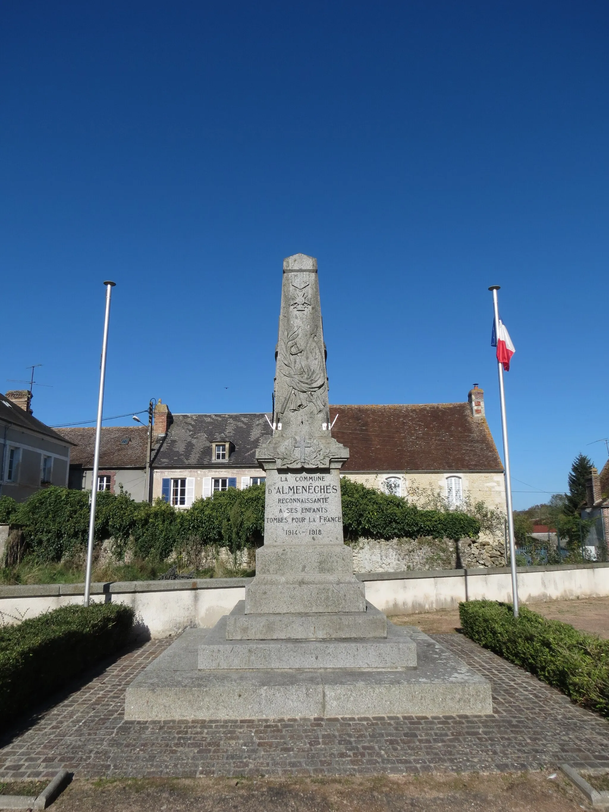Photo showing: Monument aux morts d'Almenêches