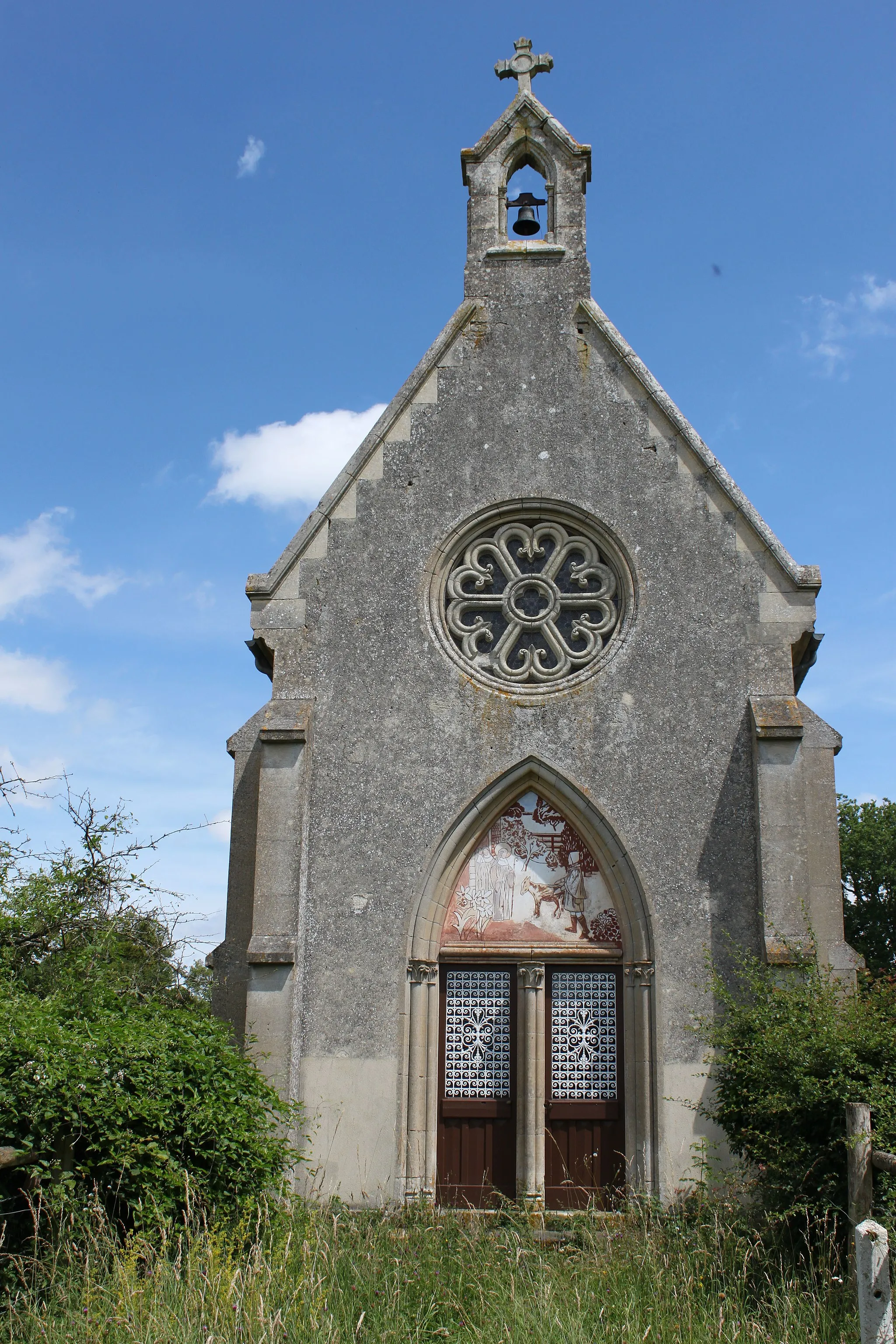 Photo showing: Chapelle située dans le chemin faisant le tour d'Almenêches.