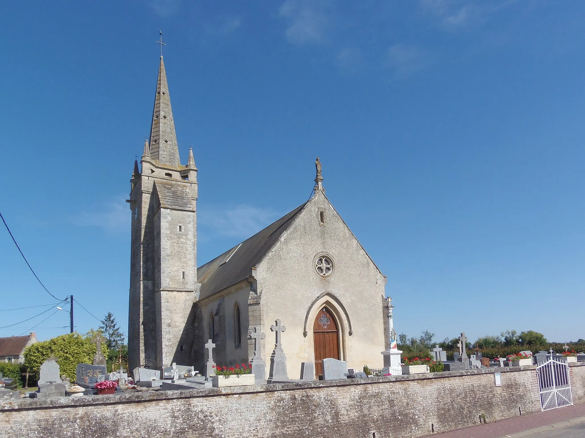 Photo showing: Louvières-en-Auge (Normandie, France). L'église Saint-Pierre.