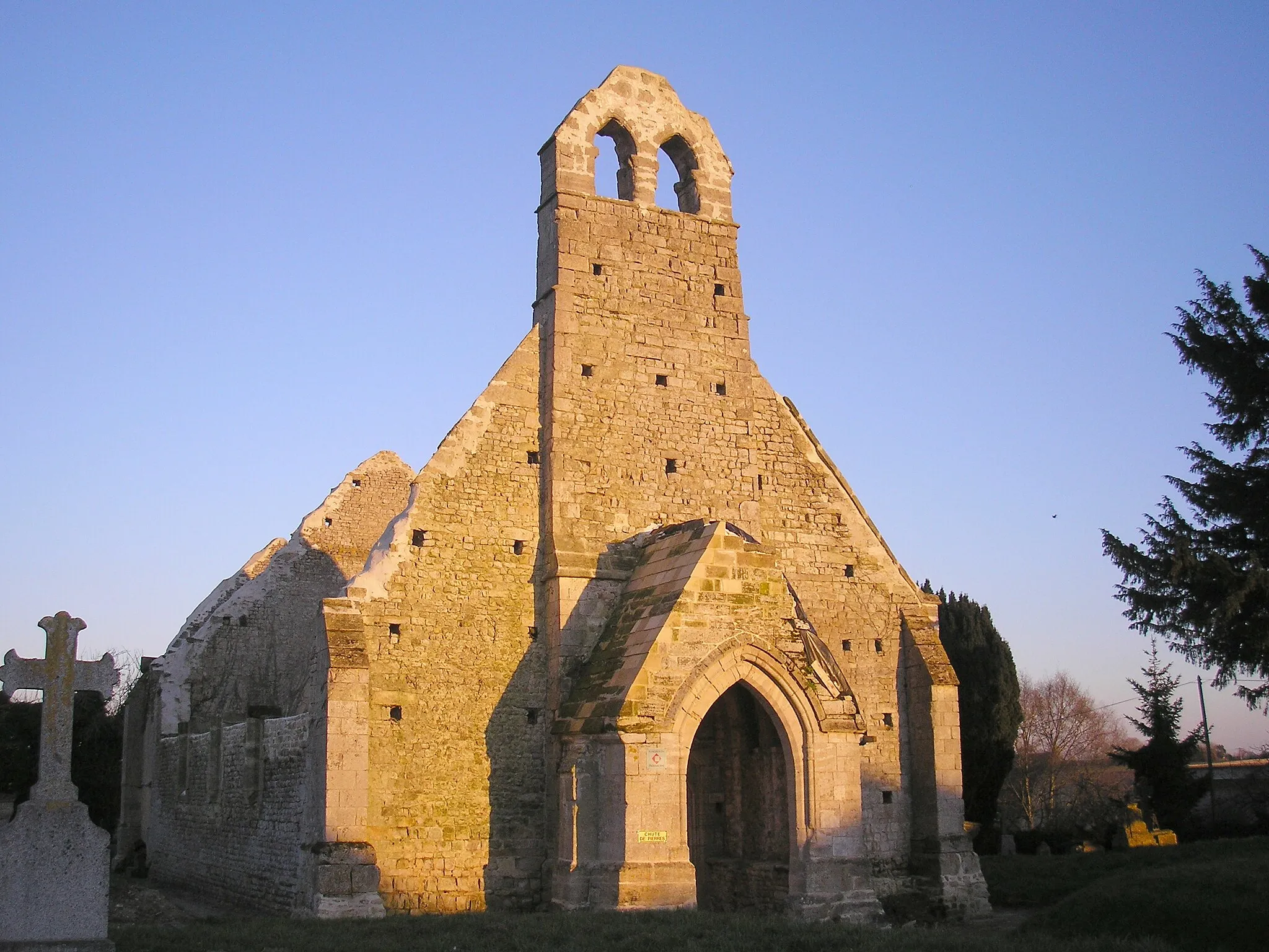 Photo showing: Juaye-Mondaye (Normandie, France). Les ruines de l'église Sainte-Bazile de Couvert.