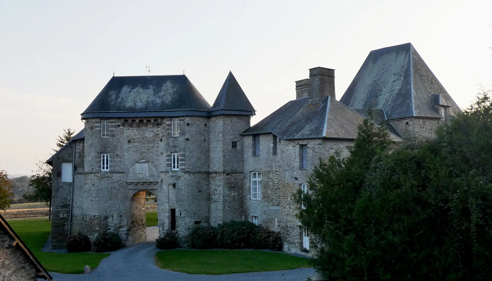 Photo showing: Le Mesnil-Amey (Normandie, France). Le château.