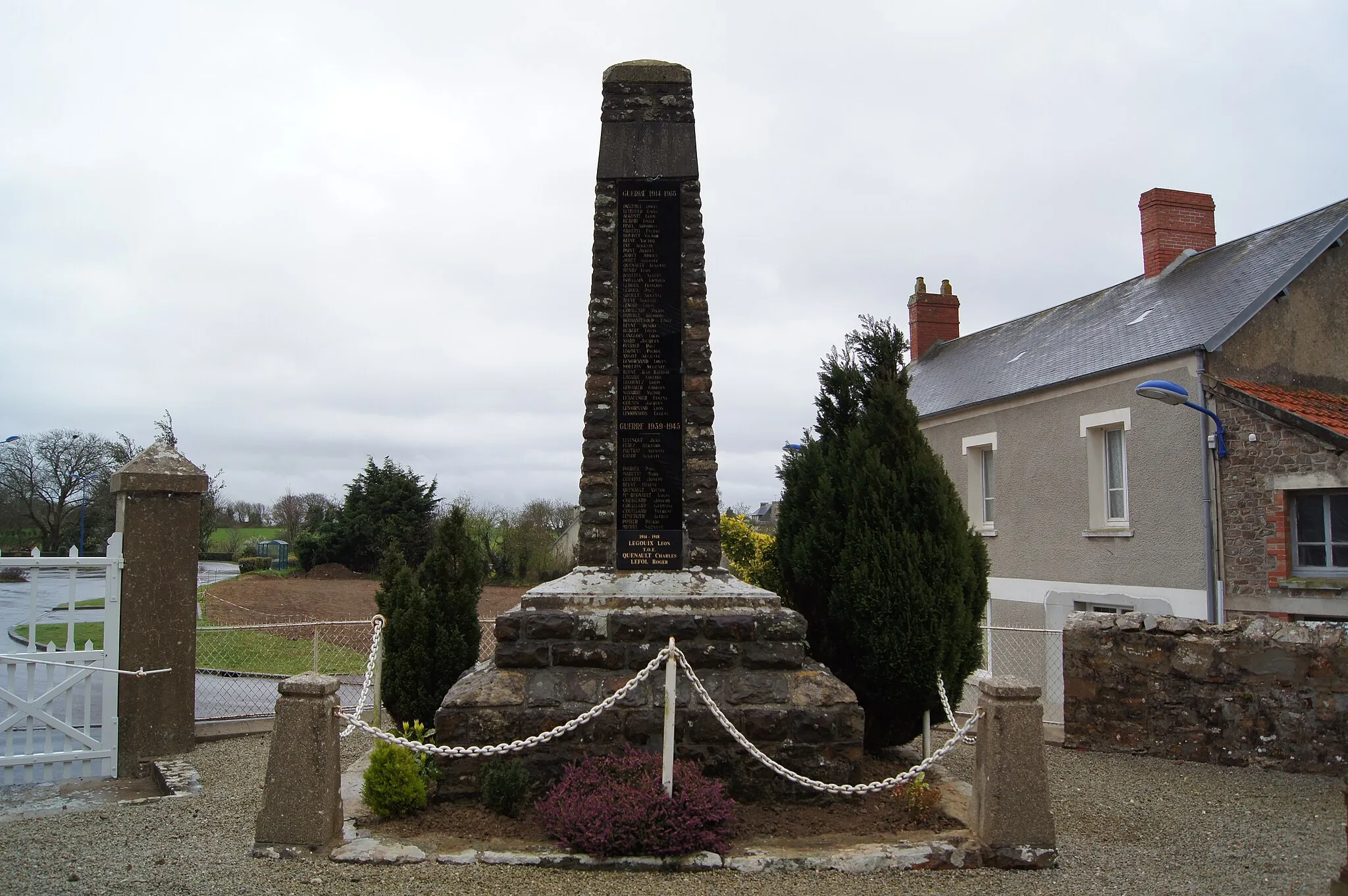 Photo showing: Monuments aux morts de Vesly