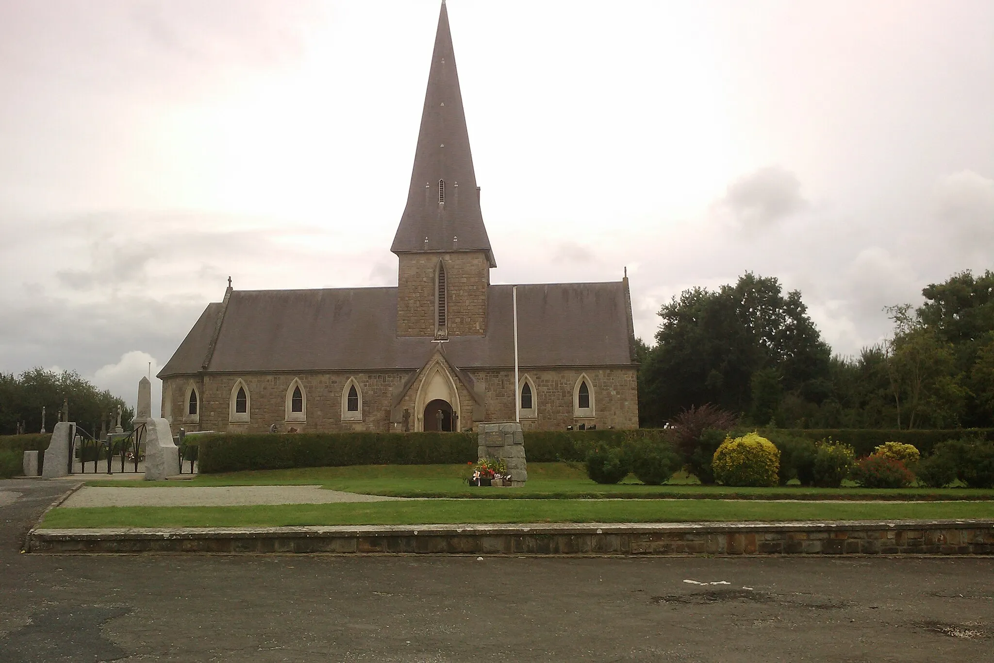 Photo showing: Photo de l'église de fr:Saint-Symphorien-le-Valois