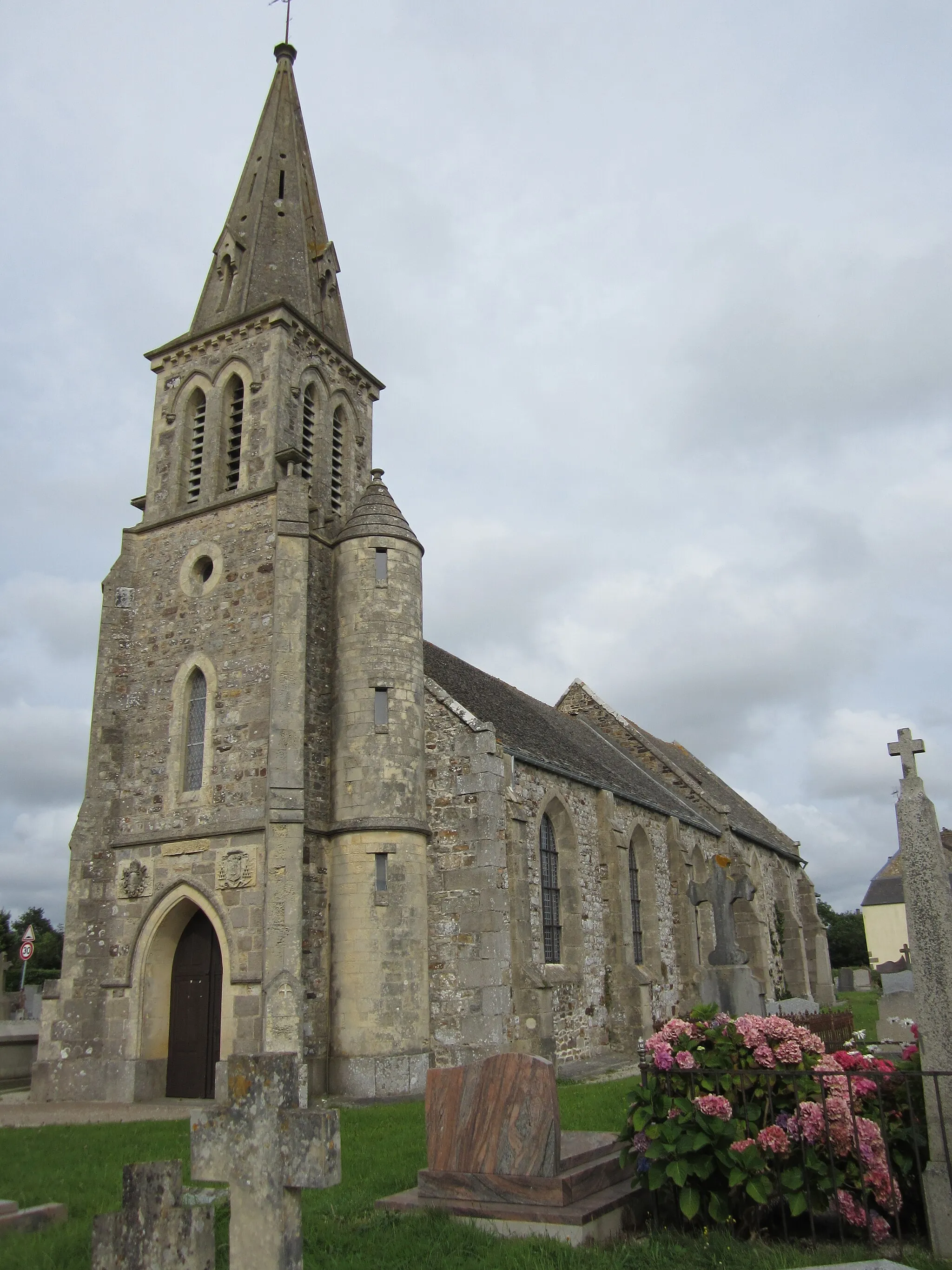 Photo showing: Église Saint-Pierre d'fr:Helleville