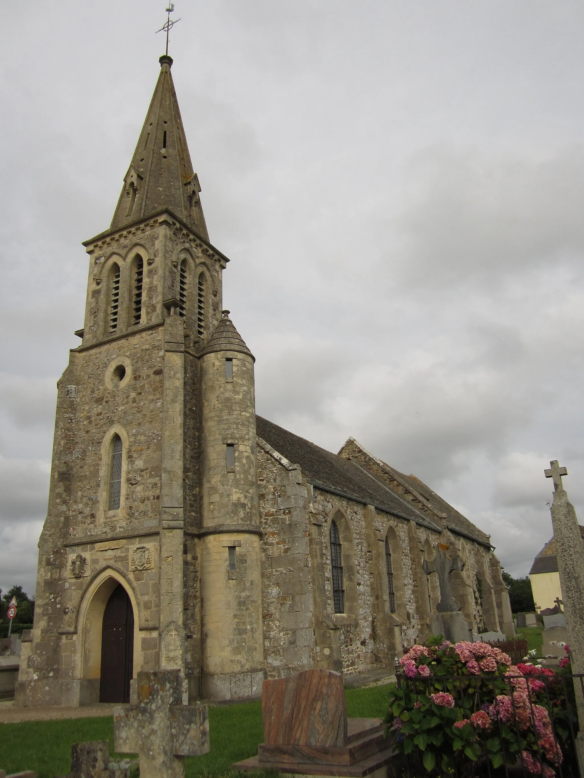 Photo showing: Église Saint-Pierre d'fr:Helleville