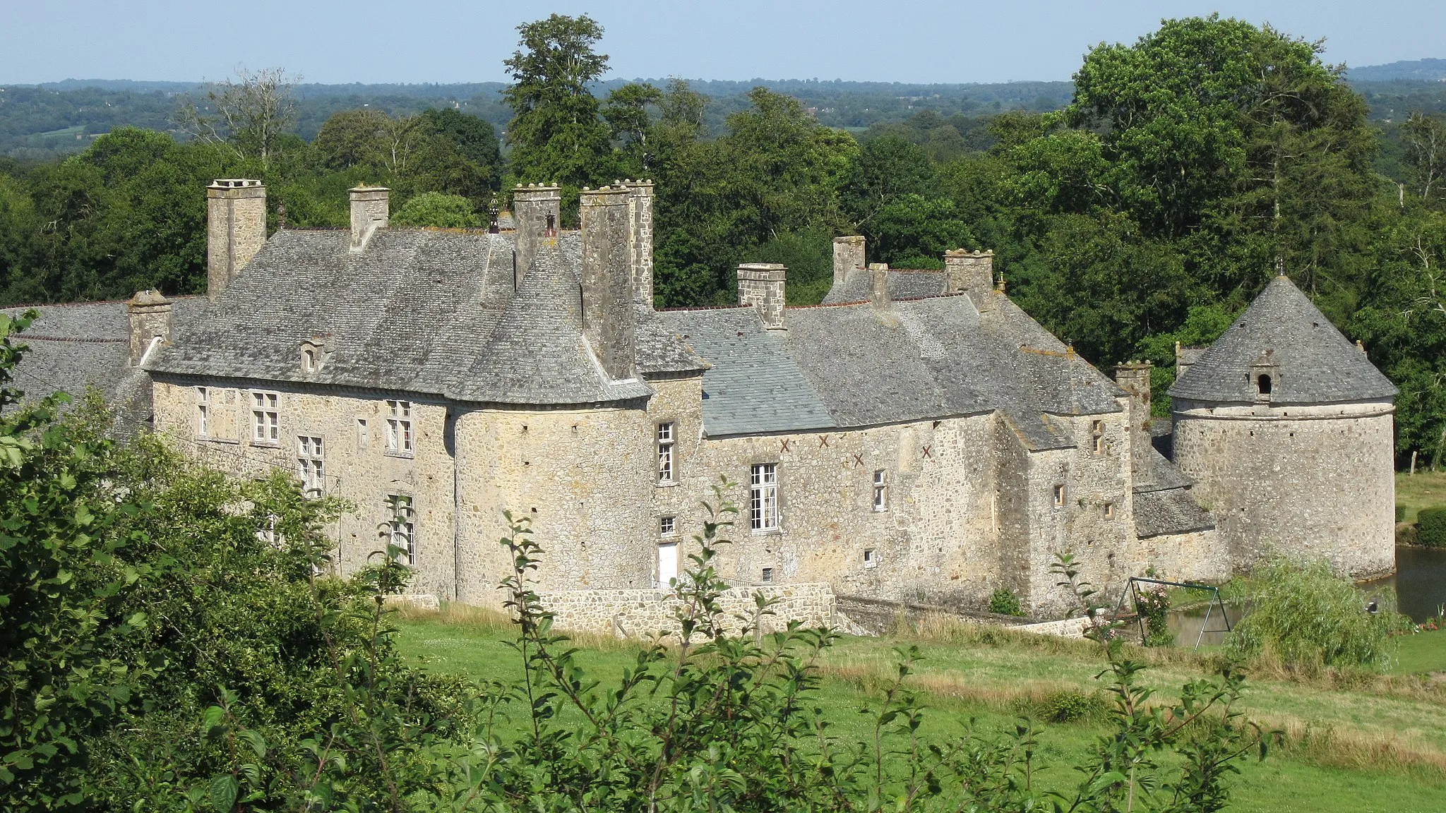 Photo showing: This building is indexed in the base Mérimée, a database of architectural heritage maintained by the French Ministry of Culture, under the reference PA00110592 .