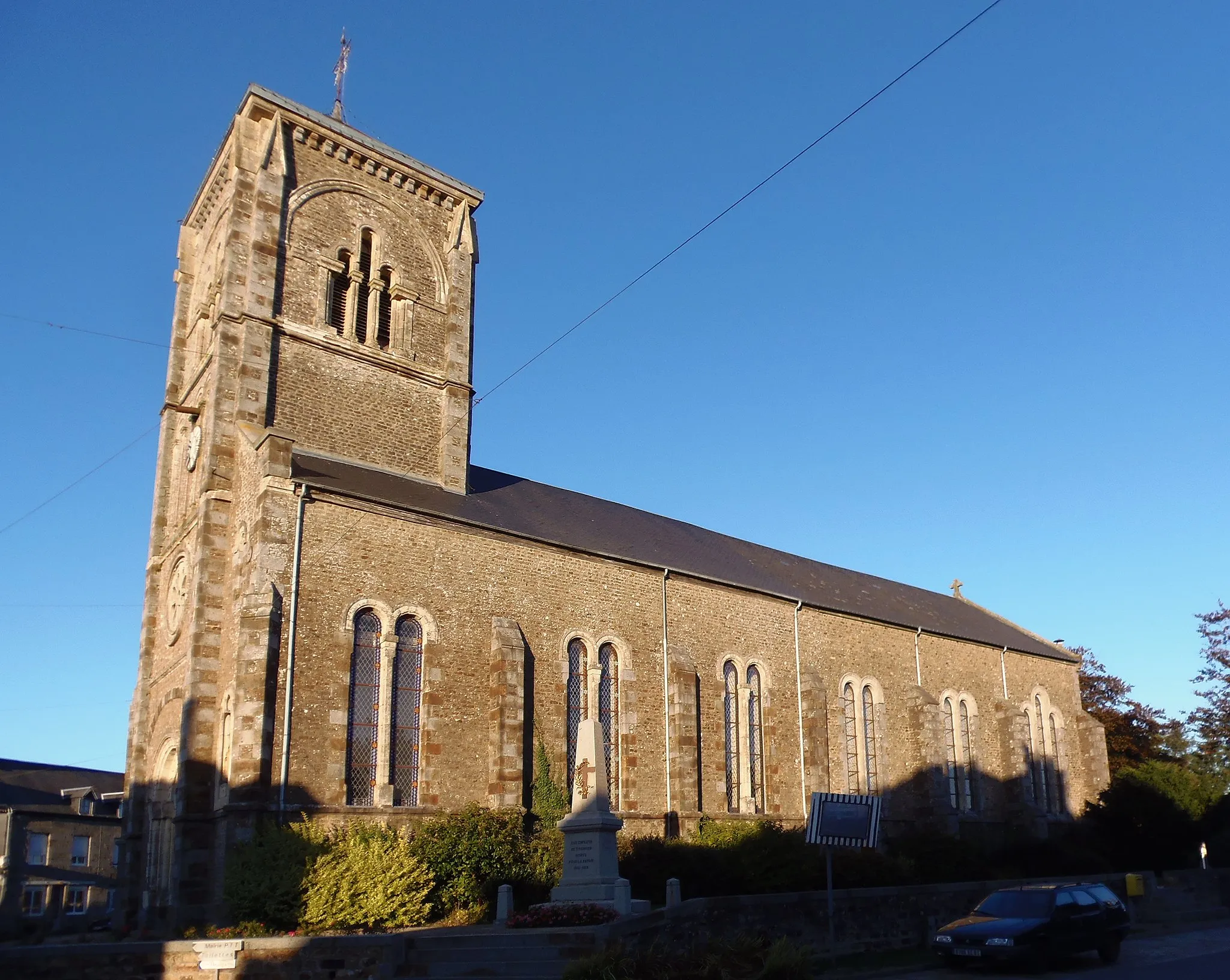 Photo showing: Saint-Cornier-des-Landes (Normandie, France). L'église Saint-Corneille.