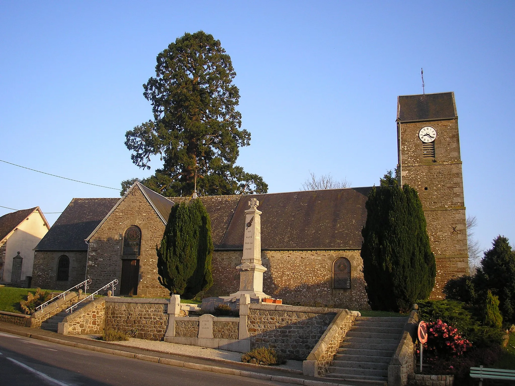 Photo showing: Saint-Clair-de-Halouze (Normandie, France). L'église Saint-Clair.