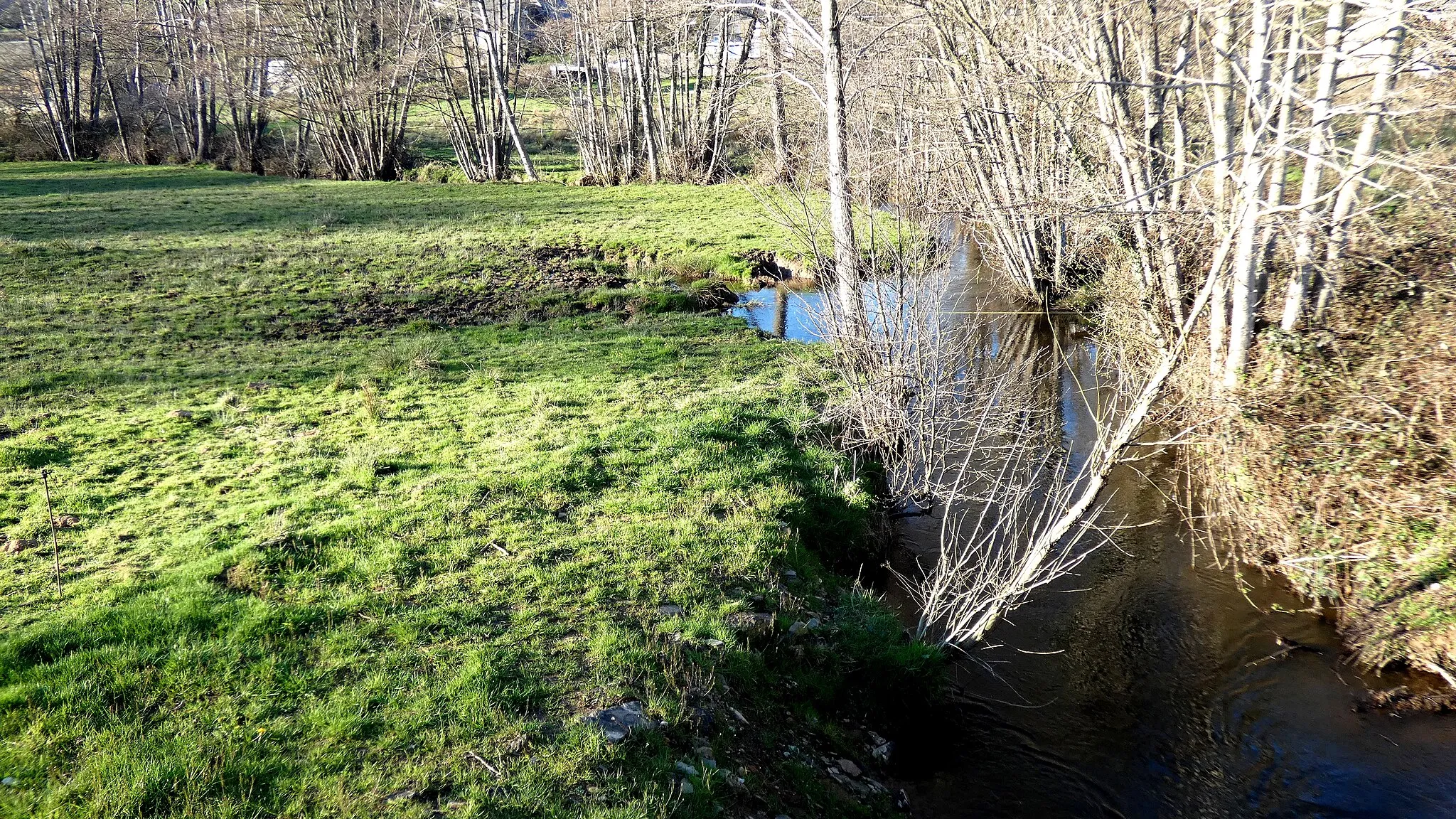 Photo showing: La Halouze entre Saint-Bômer-les-Forges, à gauche, et Saint-Clair-de-Halouze, à droite (Normandie, France).