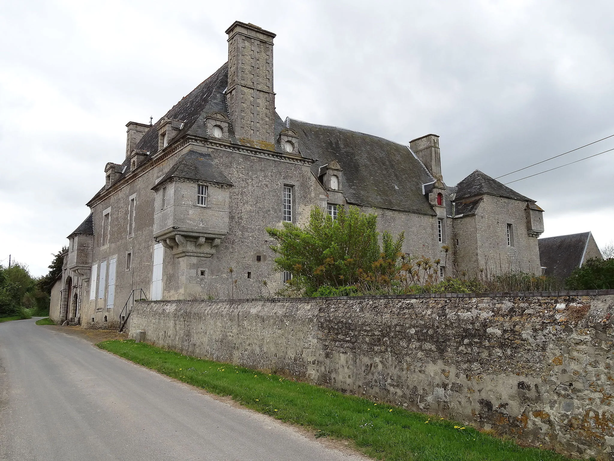 Photo showing: This building is indexed in the base Mérimée, a database of architectural heritage maintained by the French Ministry of Culture, under the reference PA00111523 .