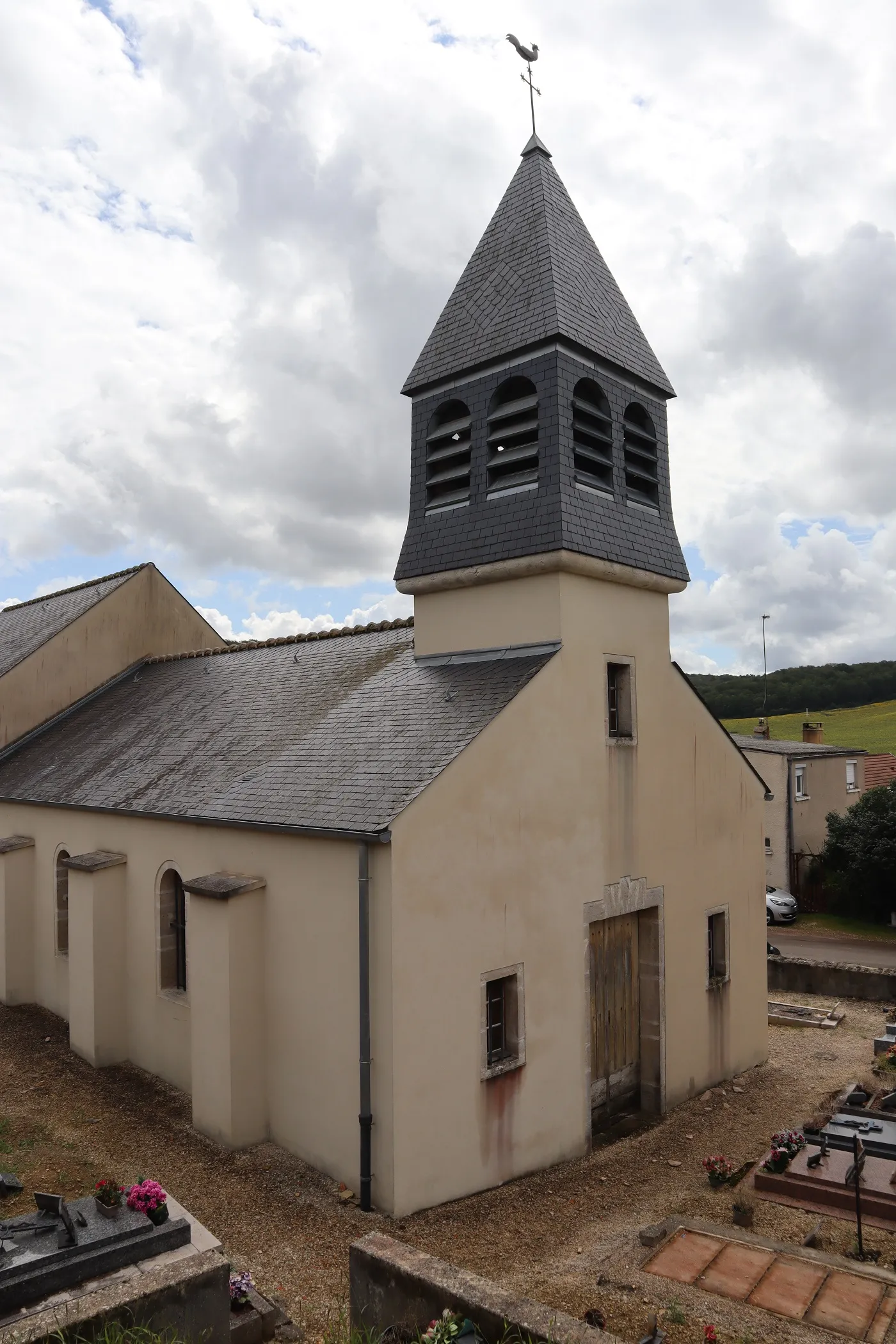 Photo showing: Extérieur de l'église Saint-Pierre à Clémencey (21).