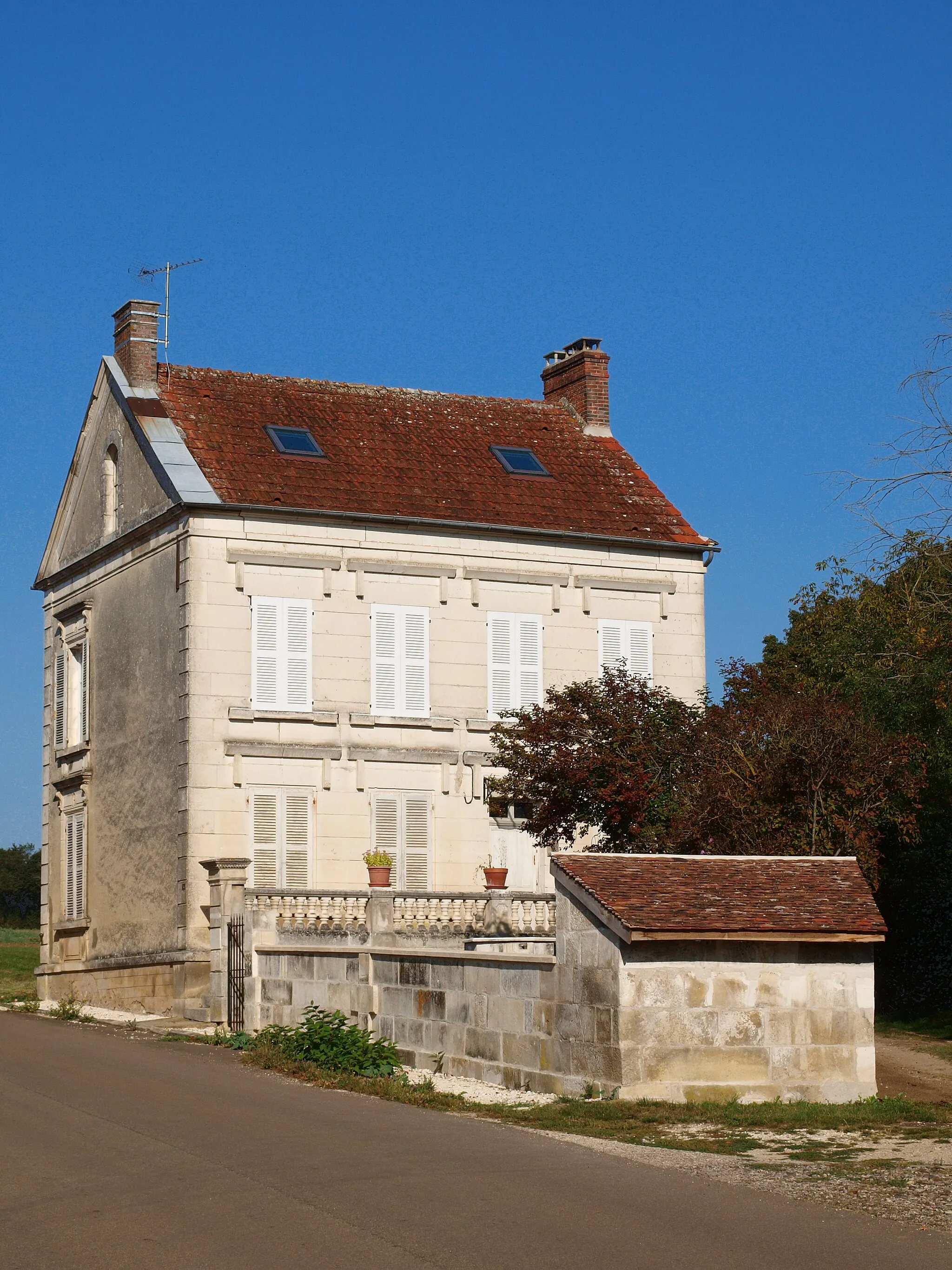 Photo showing: Thury (Yonne, France) ; bâtisse