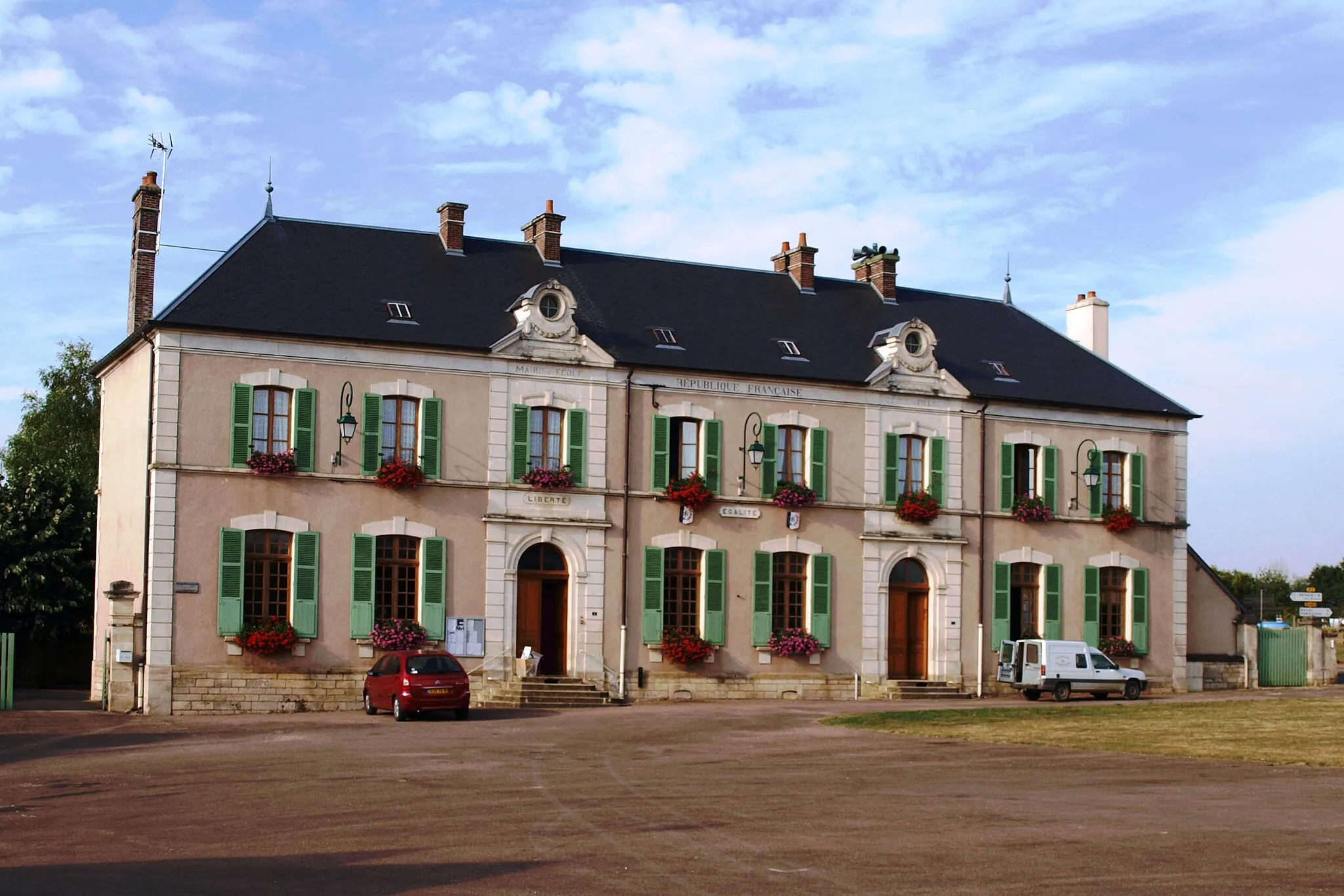 Photo showing: Sainpuits (Yonne) - La mairie