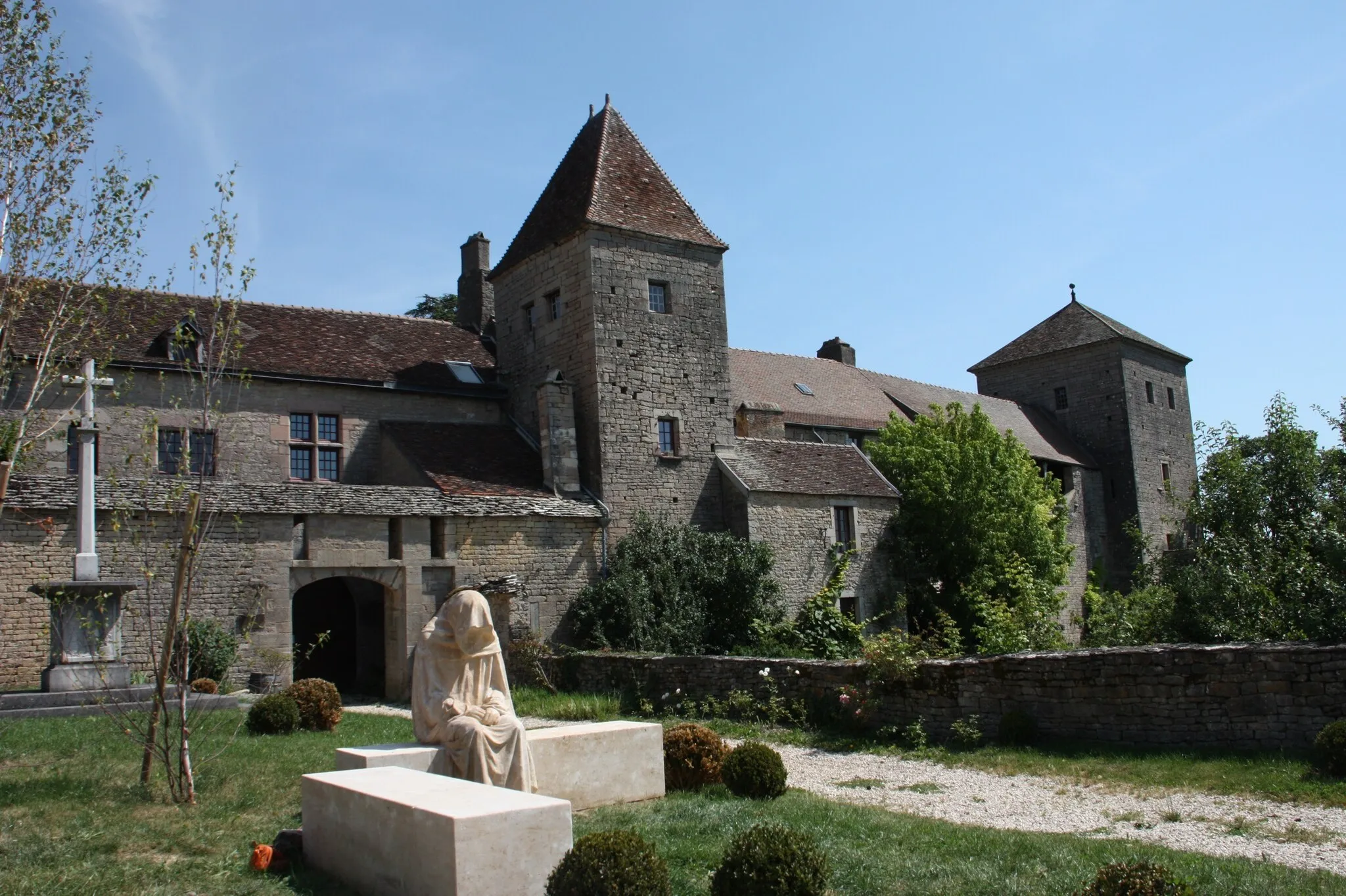 Photo showing: This building is inscrit au titre des monuments historiques de la France. It is indexed in the base Mérimée, a database of architectural heritage maintained by the French Ministry of Culture, under the reference PA00125315 .