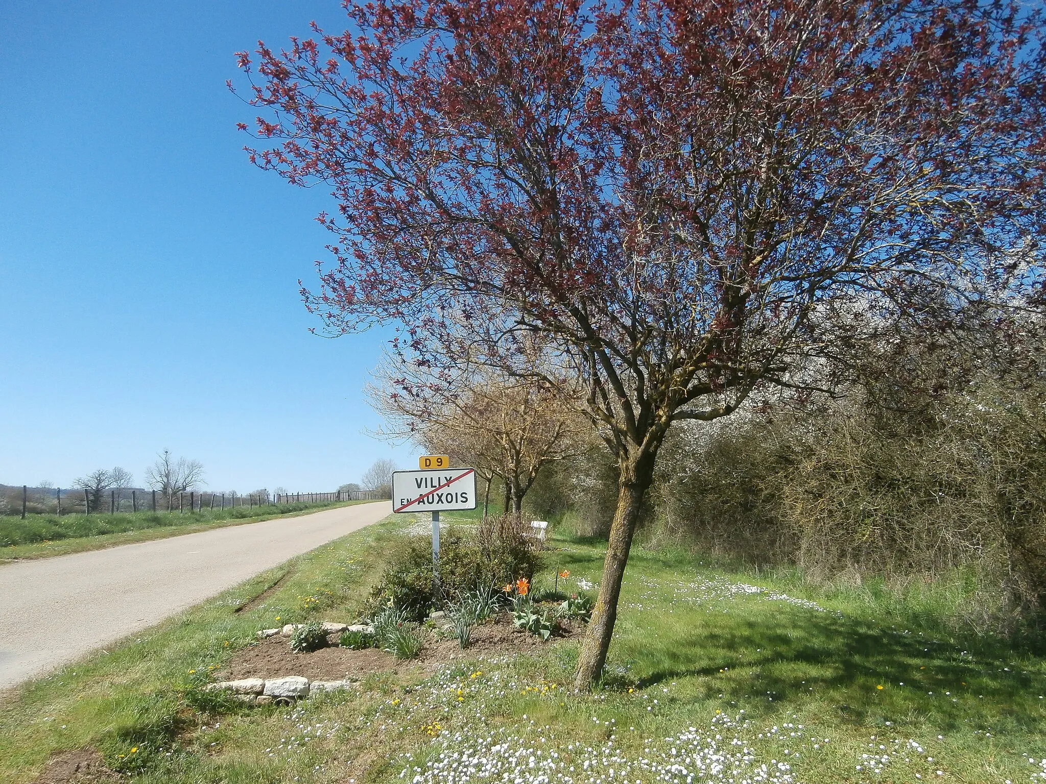 Photo showing: Panneau de sortie de village sur la D9 en direction de Jailly-les-Moulins.