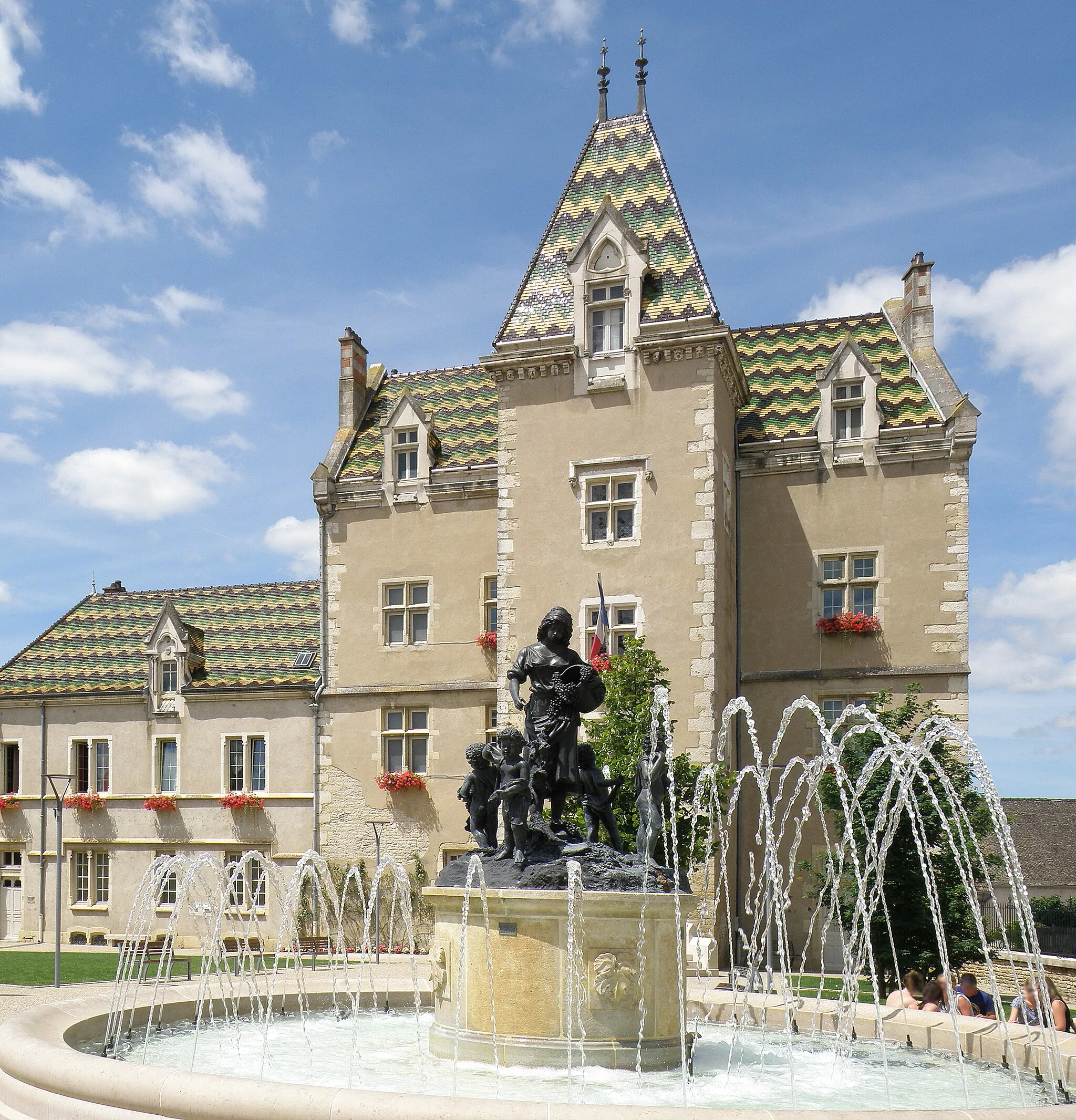 Photo showing: Meursault (Côte-d'Or, Bourgogne, France). Ancien château-fort, aujourd'hui hôtel de ville.