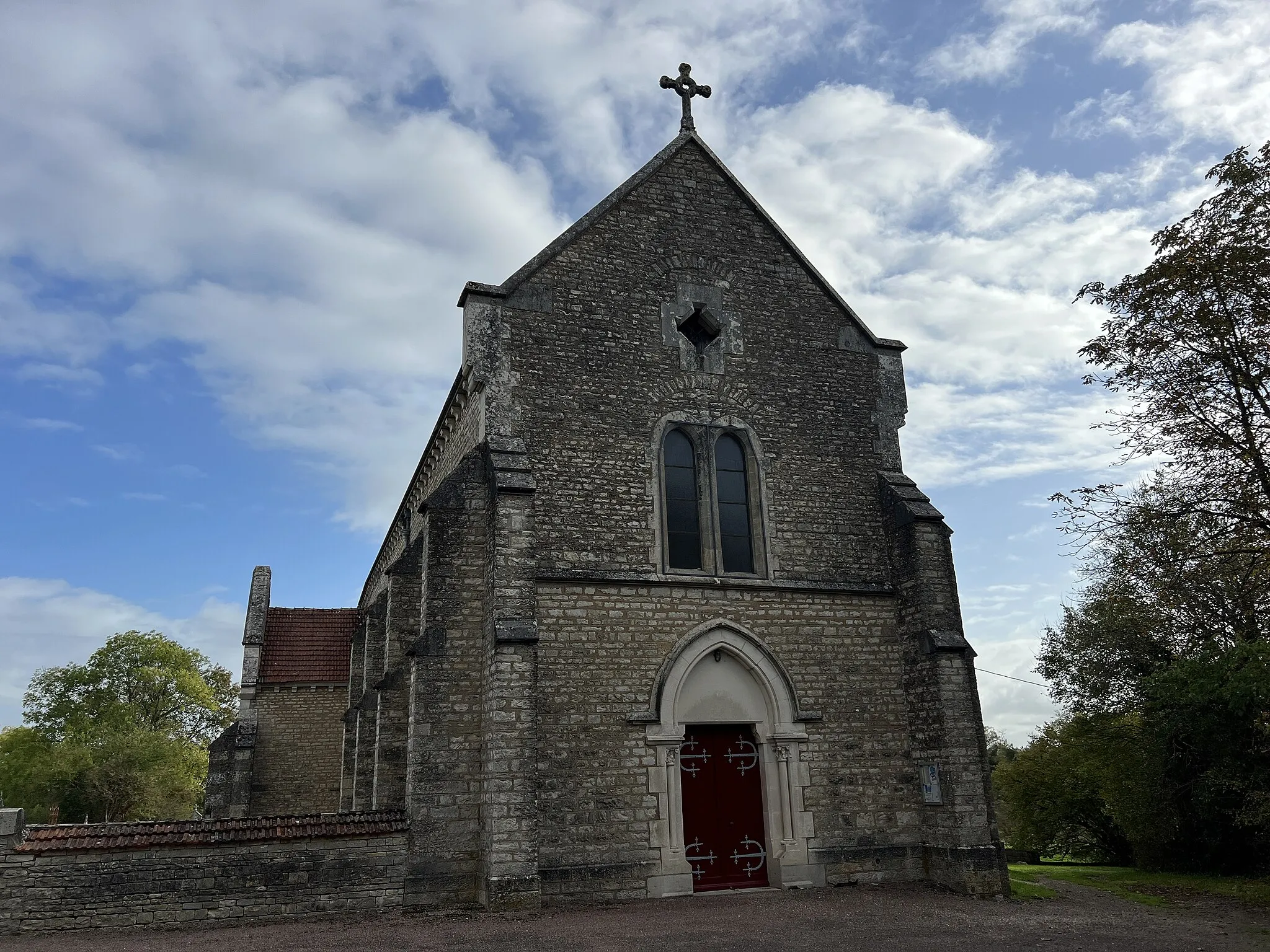 Photo showing: Église Saint-Aignan, Moulins-en-Tonnerrois.