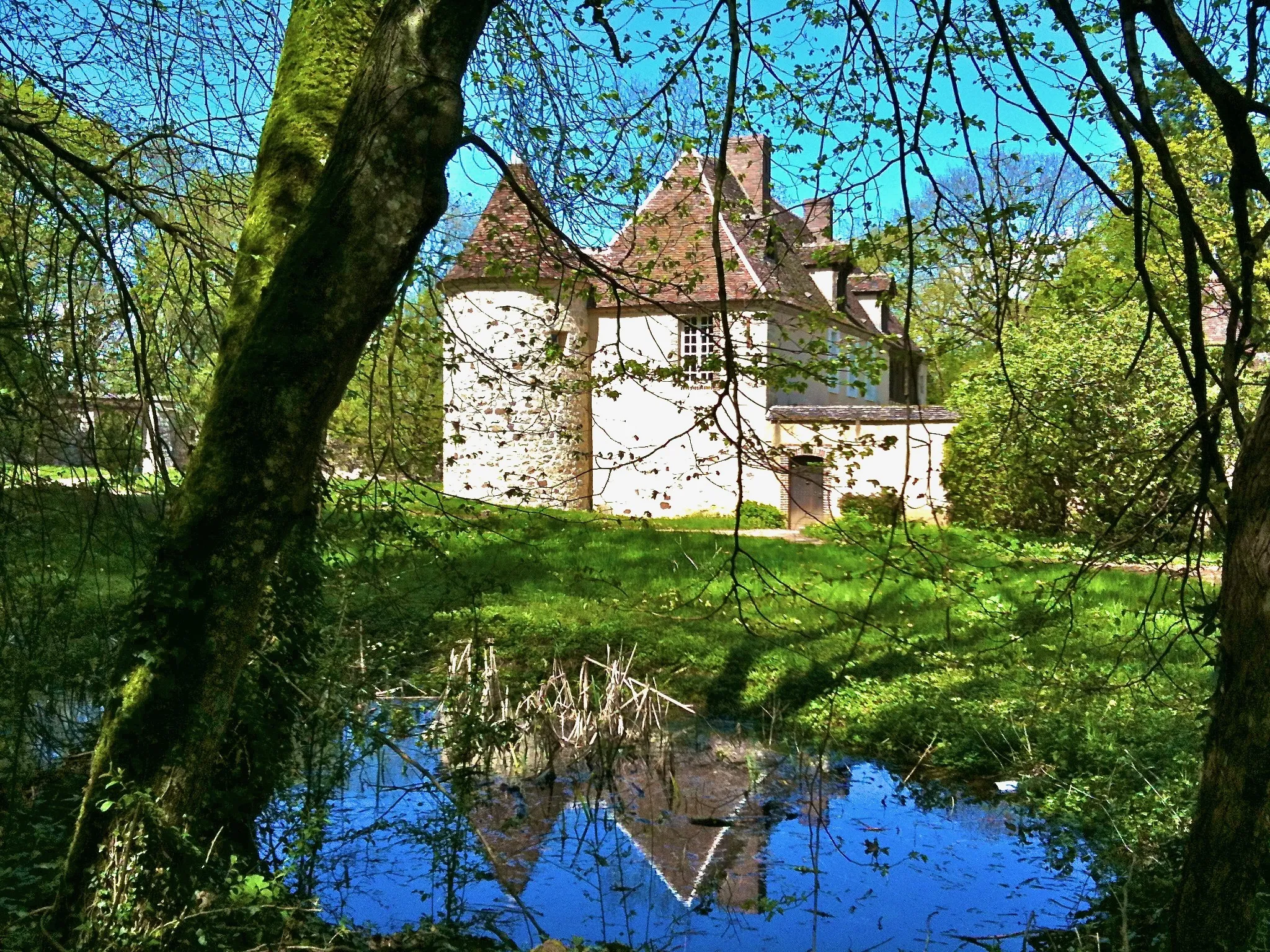 Photo showing: Chateau de la Houssaye