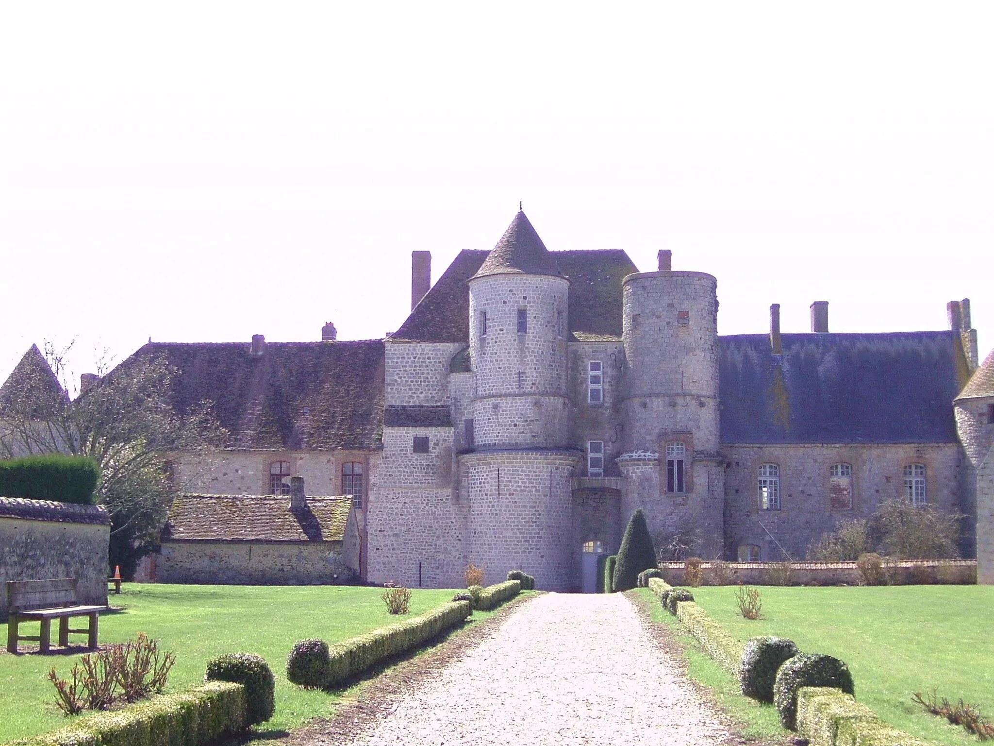 Photo showing: Vue principale du Château de Piffonds (89) France