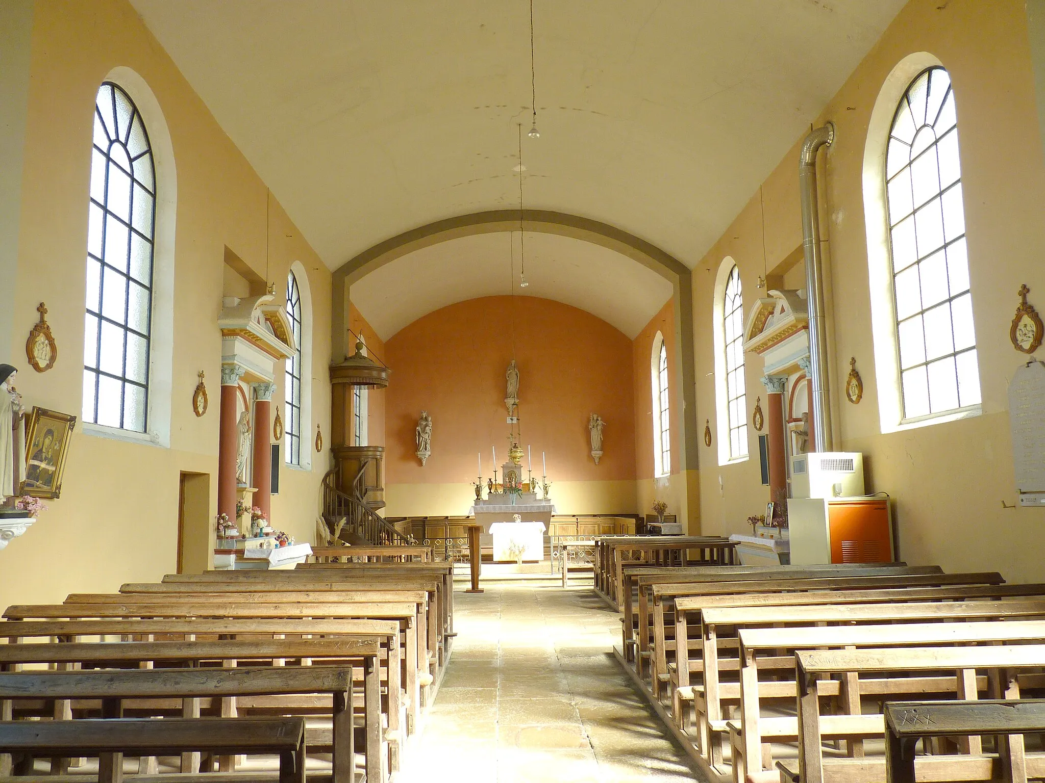 Photo showing: Nef et chœur de l'église, Aubigny-en-Plaine (Côte d'Or, Bourgogne, France)