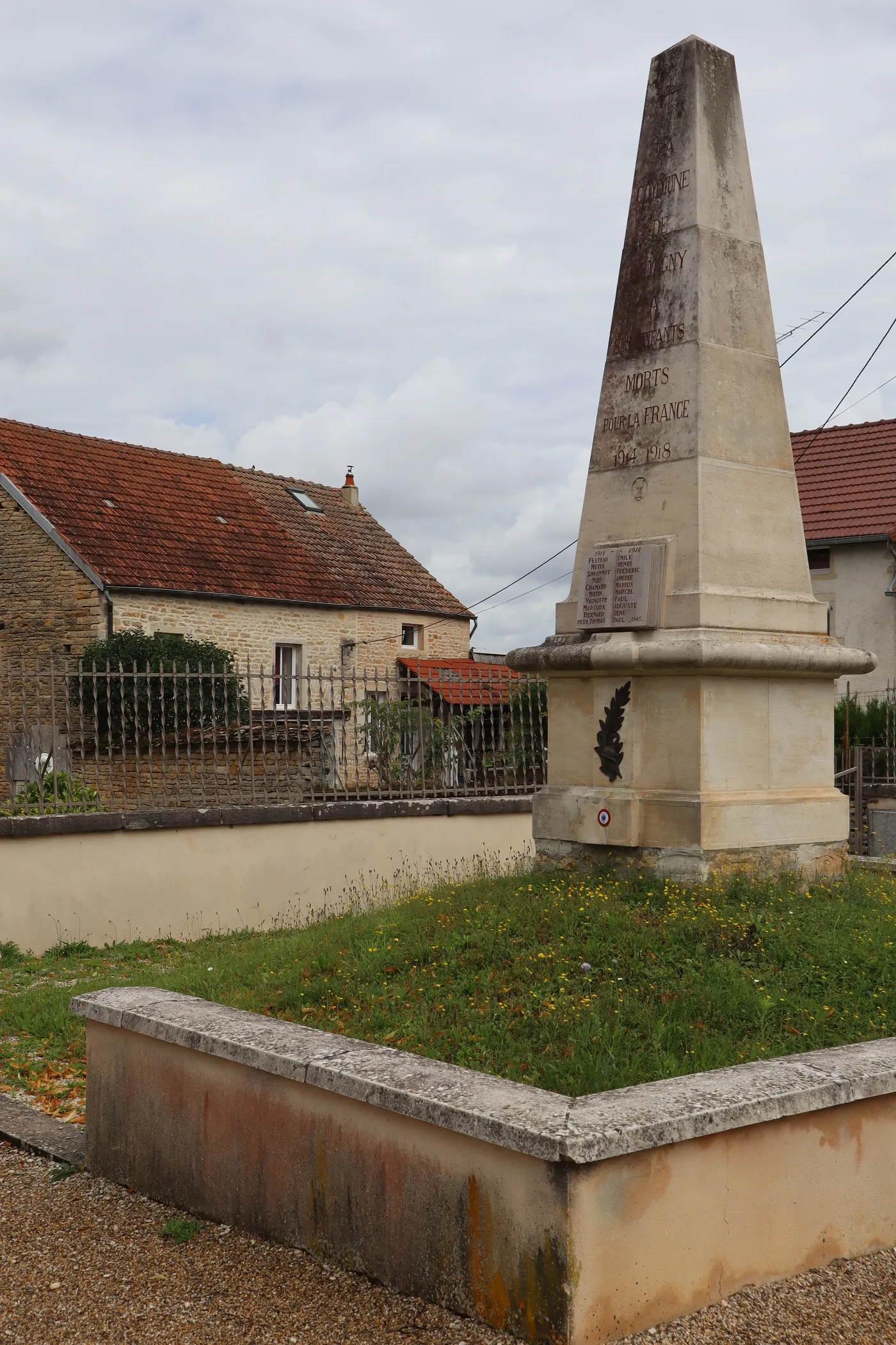 Photo showing: Monument aux morts de Quemigny-Poisot (21).