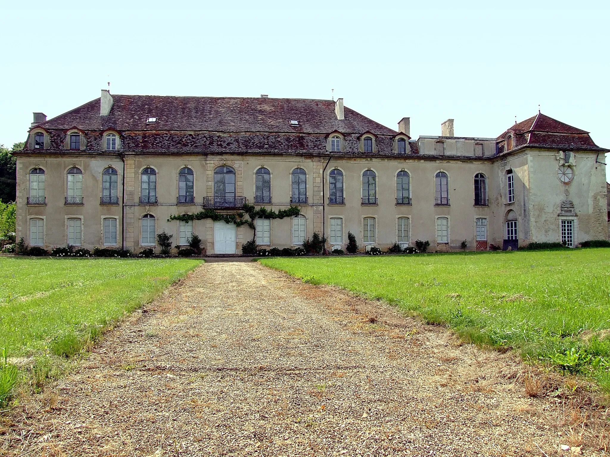 Photo showing: The castle of Monculot, near Urcy (Burgondy, Côte-d'Or, France) where famous French Romantic poet Alphonse de Lamartine spent his childhood.