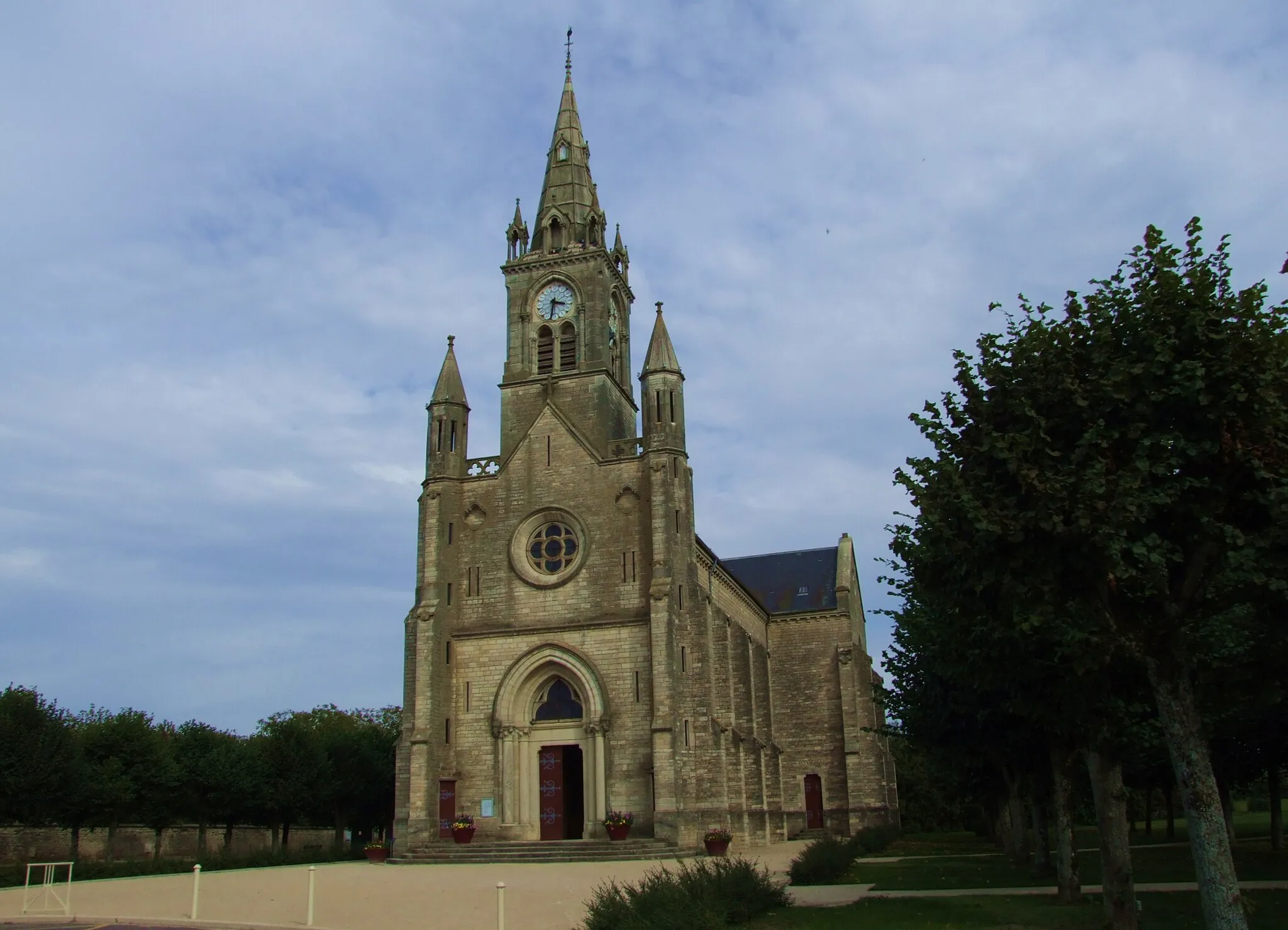 Photo showing: Église  Saint-Laurent de Beire-le-Châtel, Beire-le-Châtel, Côte-d'Or, Bourgogne, FRANCE