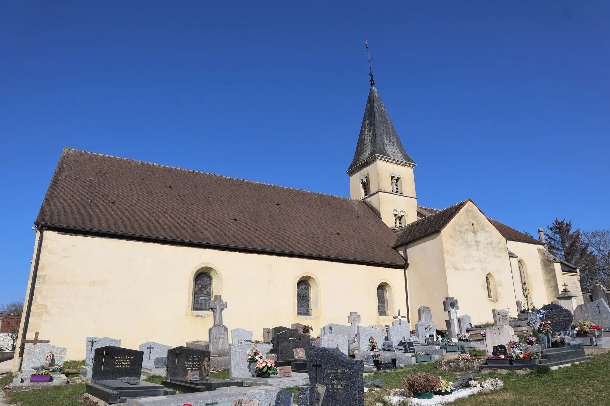 Photo showing: Extérieur de l'église Saint-Pierre à Arceau (21).