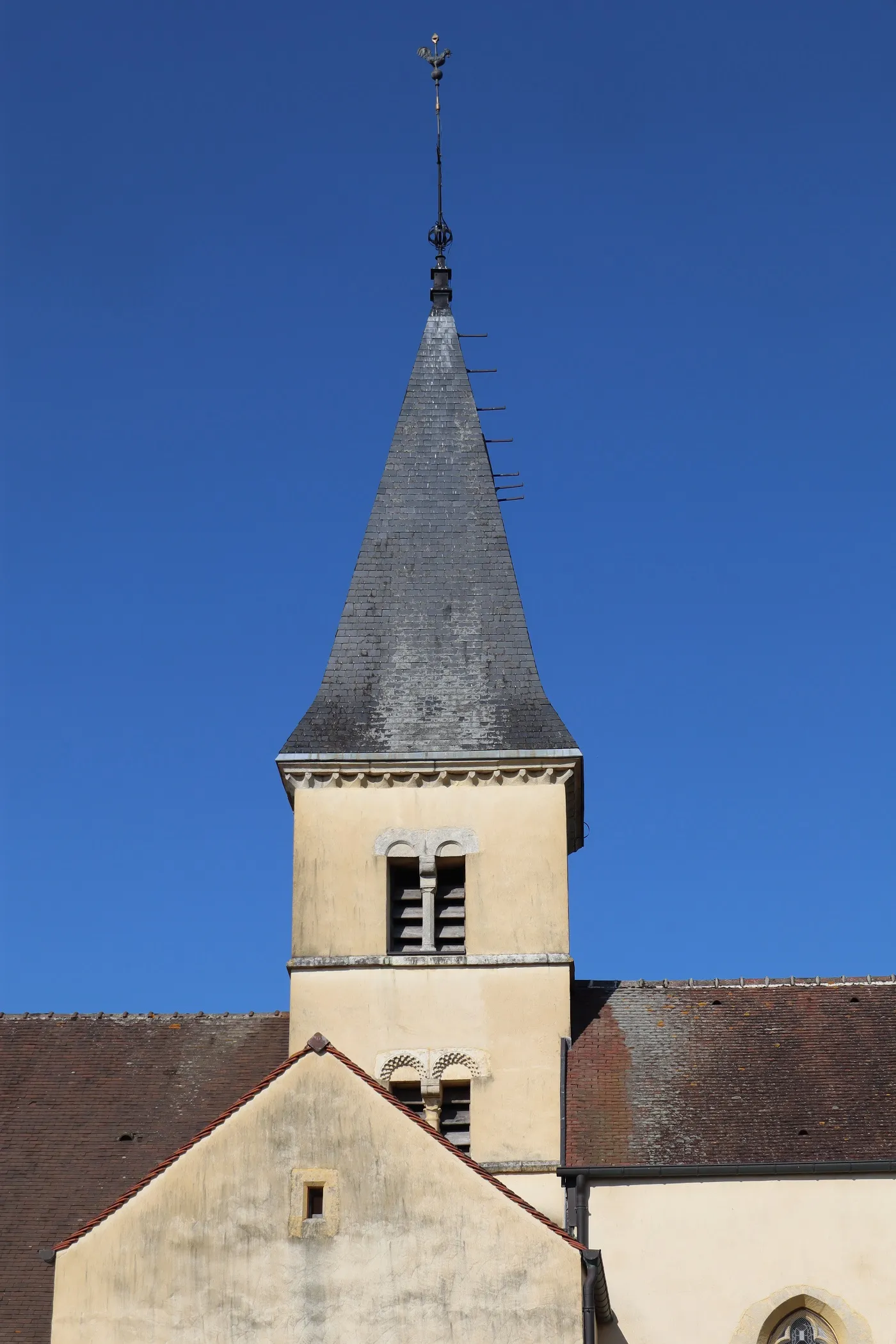 Photo showing: Extérieur de l'église Saint-Pierre à Arceau (21).