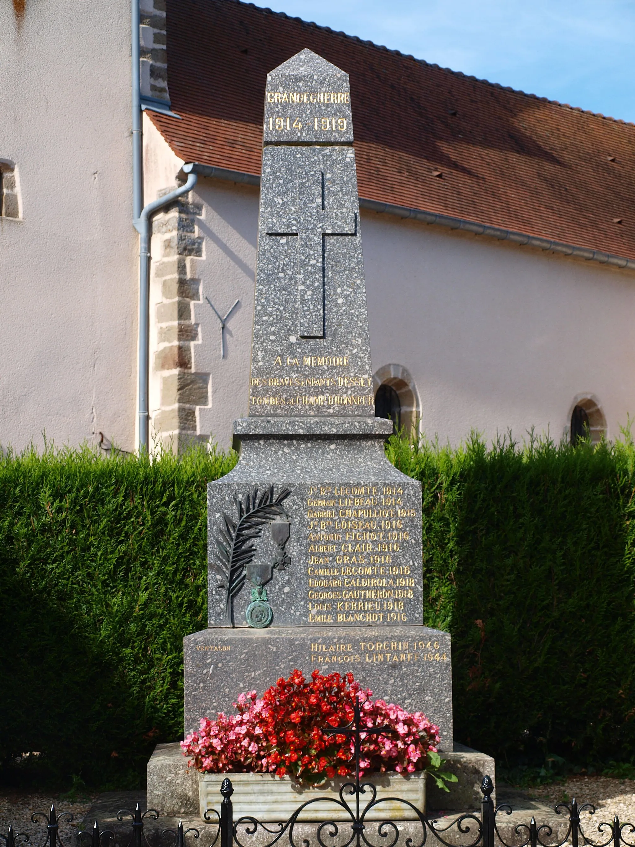 Photo showing: Essey (Côte-d'Or, France) ; monument aux morts