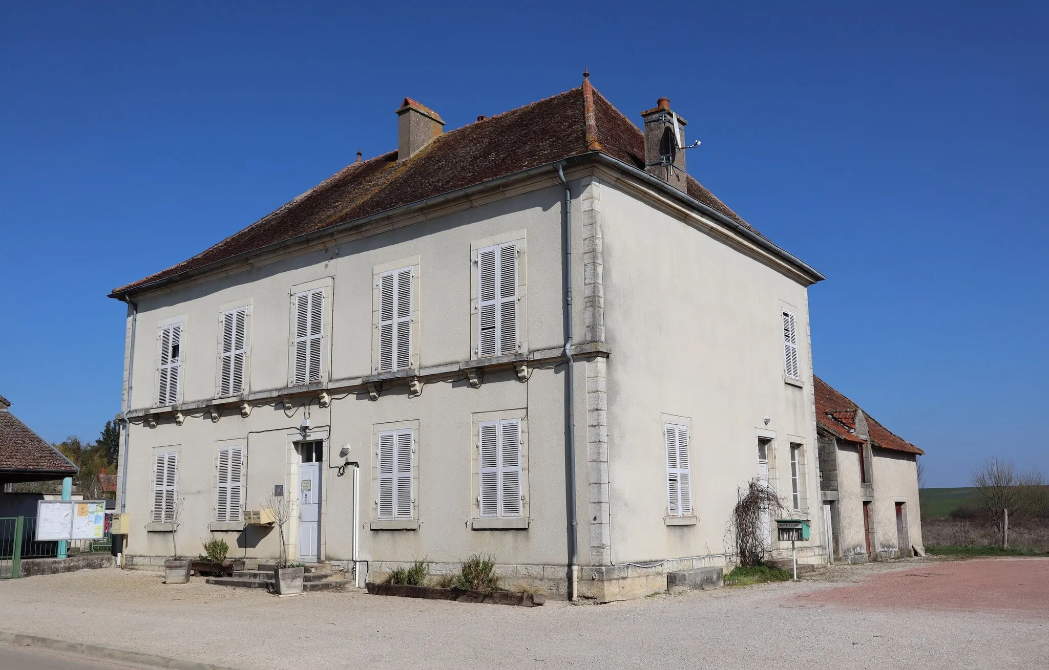 Photo showing: Mairie de Magny-Saint-Médard (21).