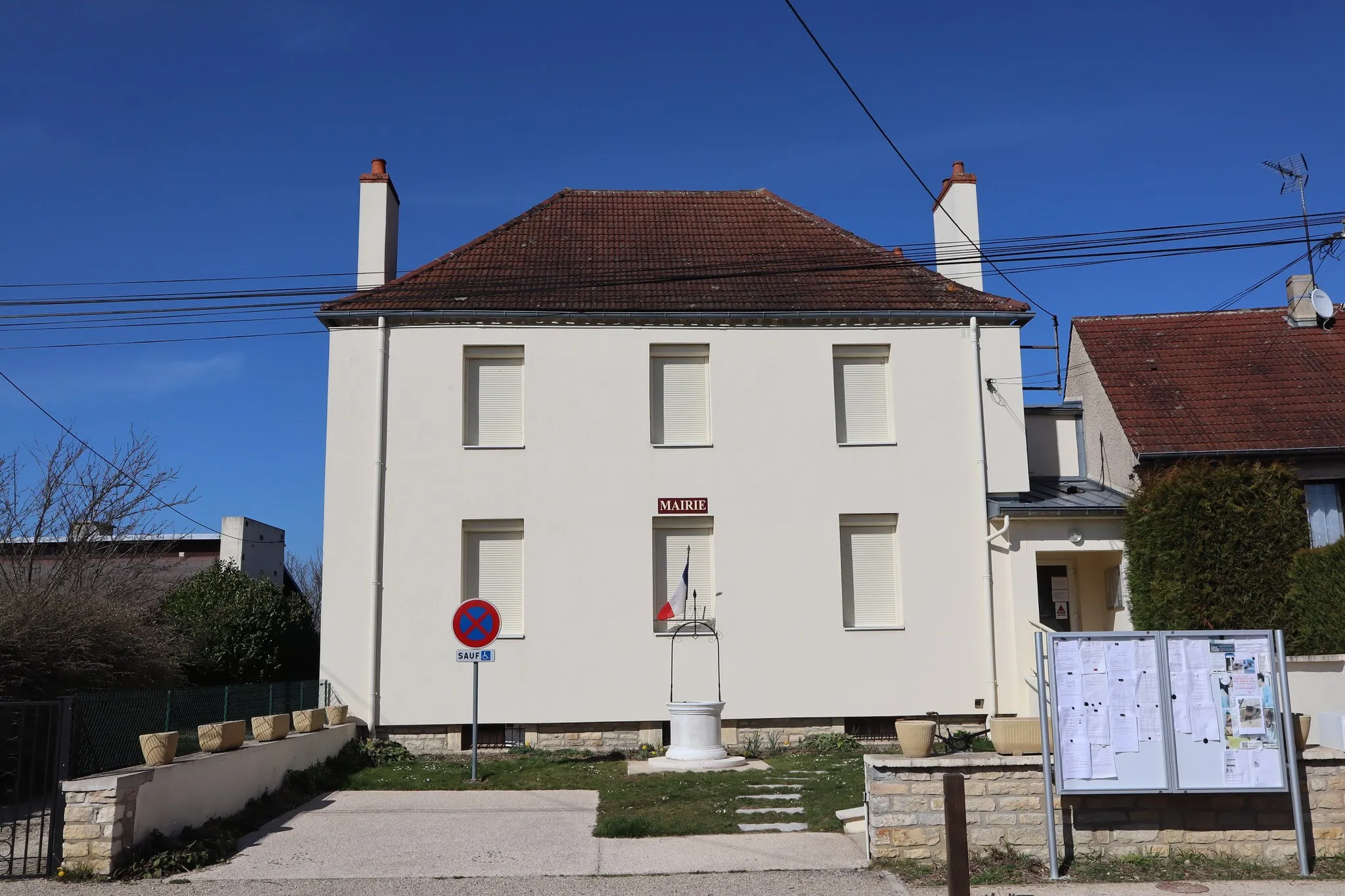 Photo showing: Mairie de Chambeire (21).