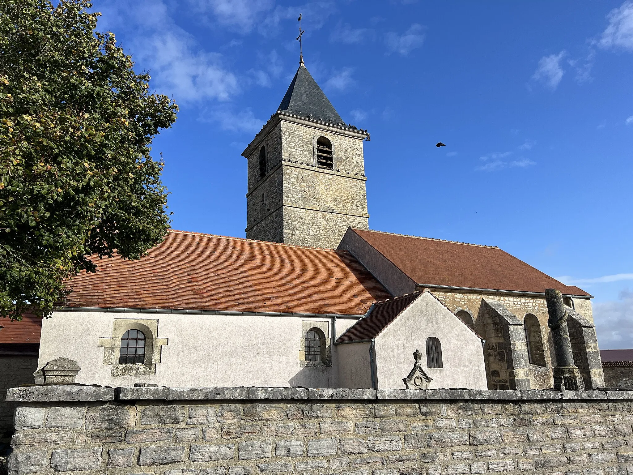 Photo showing: Église Saint-Aubin, Pasilly.