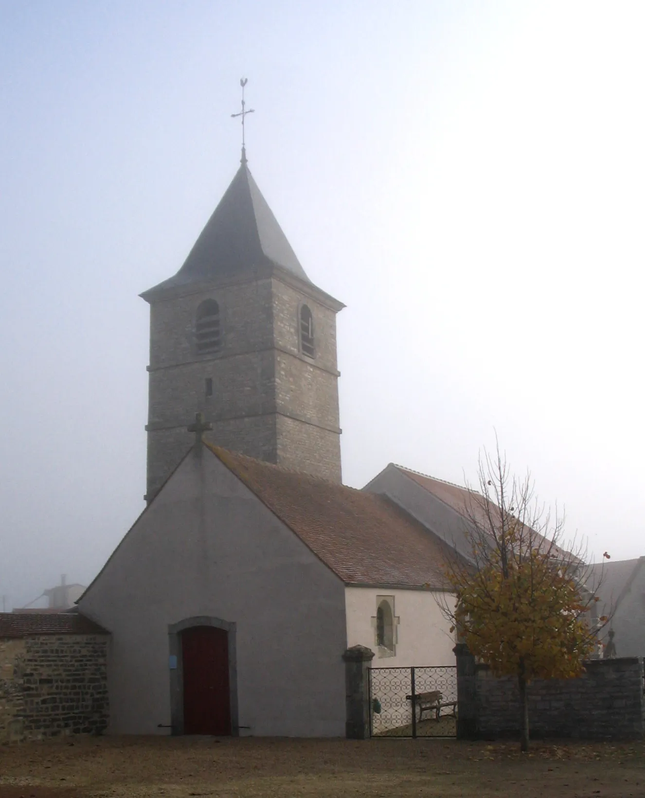 Photo showing: The Roman Catholic church of Pasilly, Yonne, France.
