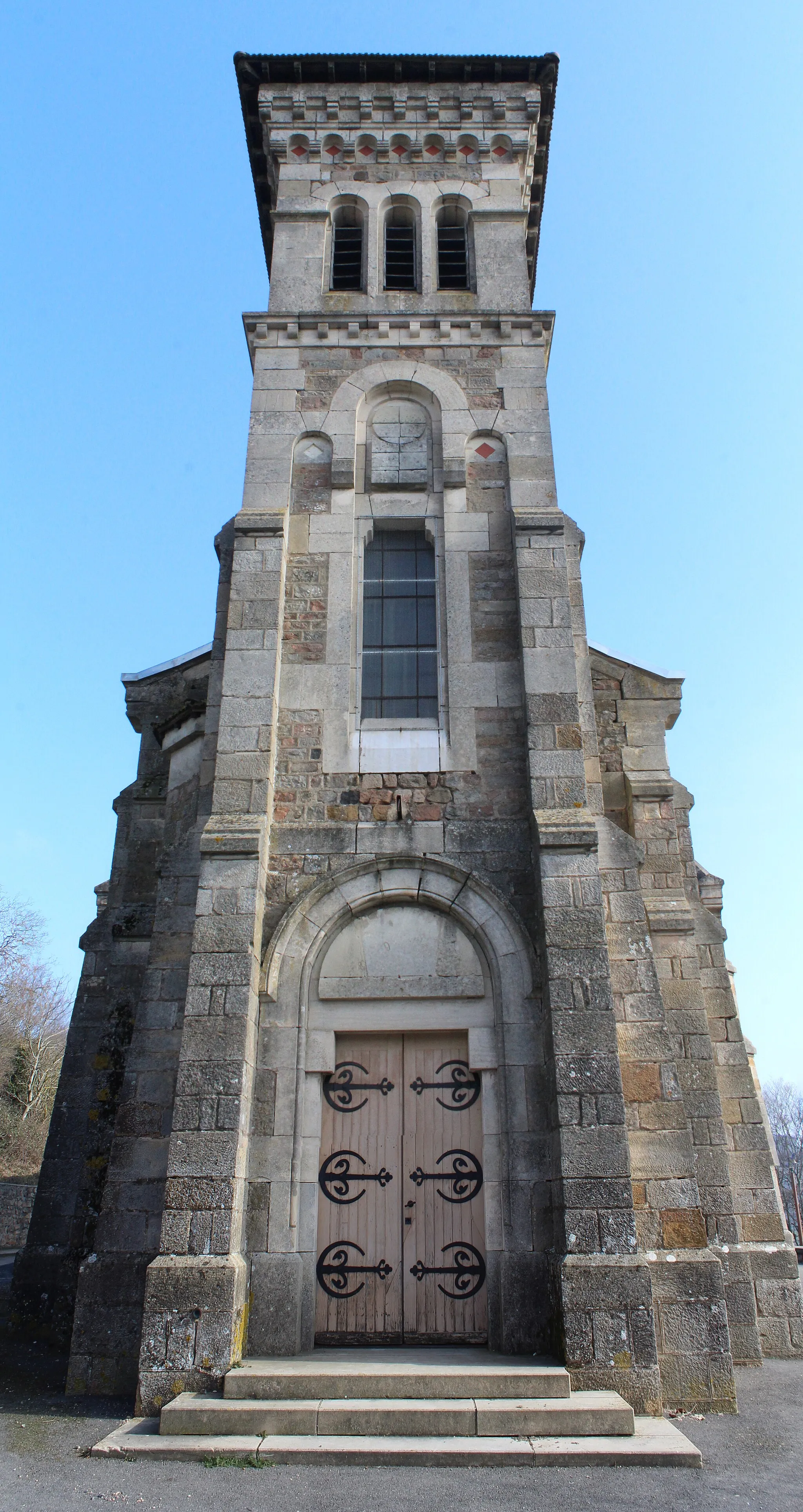 Photo showing: Église Sainte-Foy de Cenves.