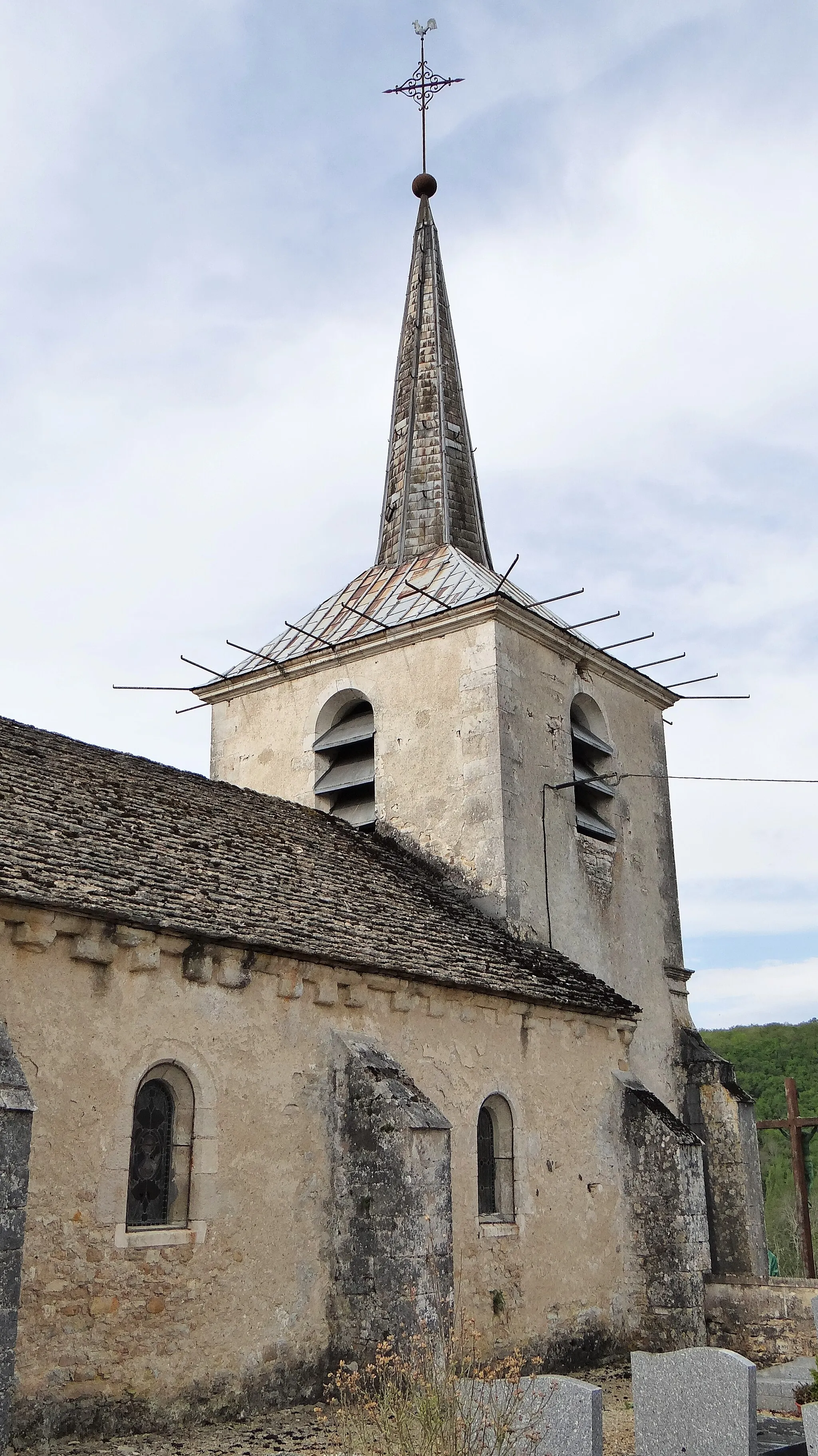 Photo showing: Eglise St André Voutenay-sur-Cure PA00113958, Yonne, mai 2021