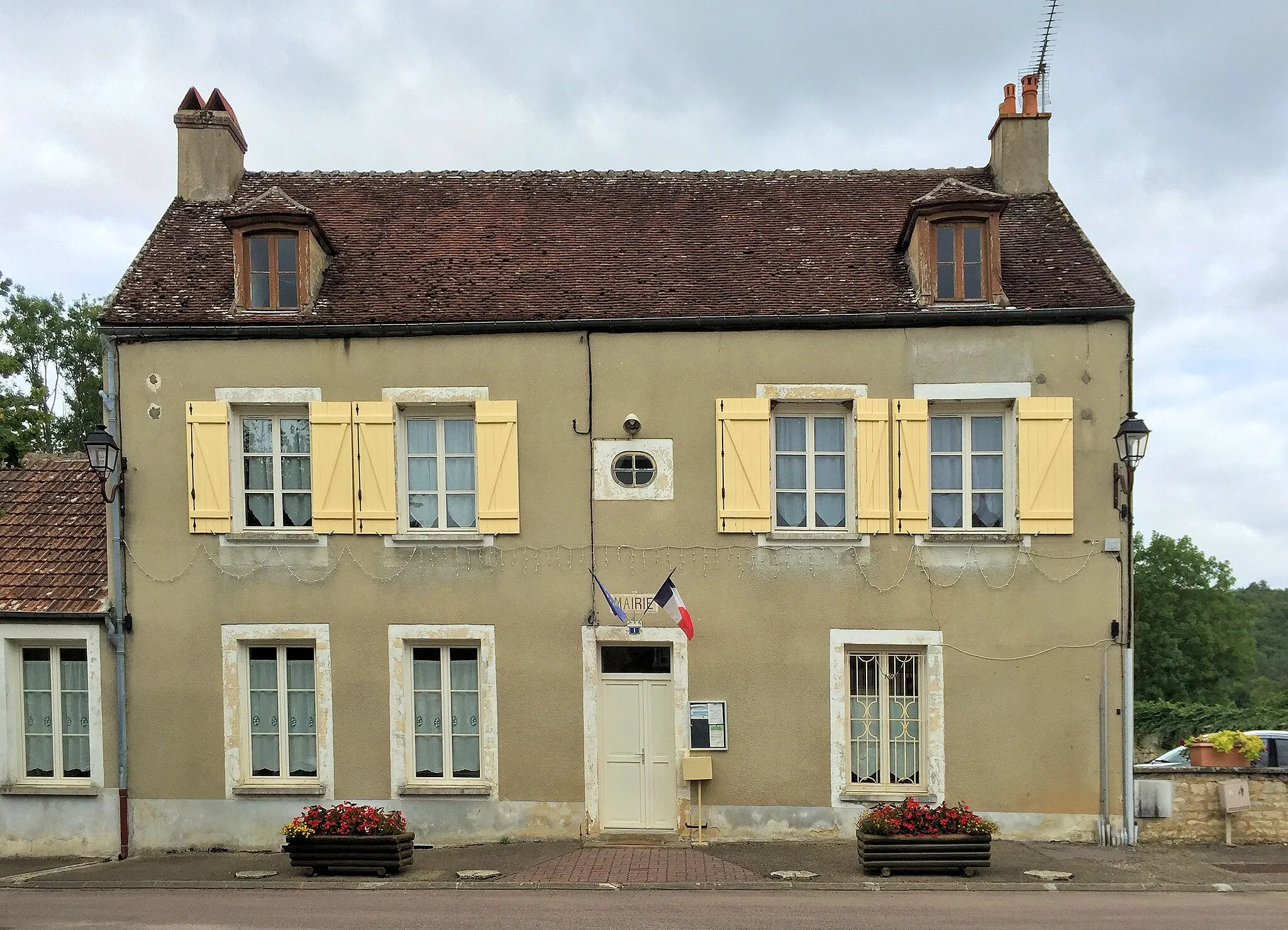 Photo showing: Mairie de Saint-Moré (Yonne)