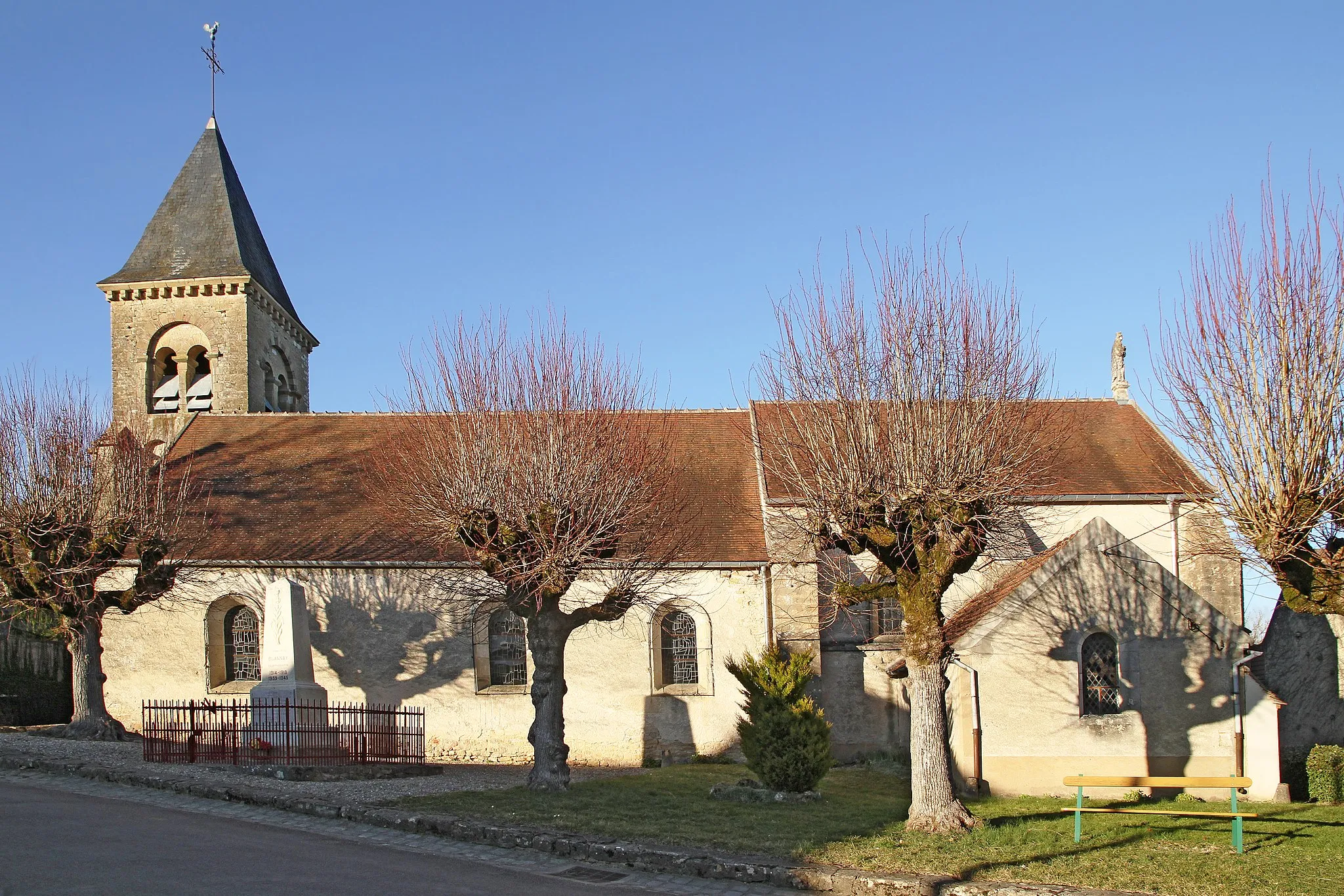 Photo showing: Église Saint-Pierre de Blannay côté ouest