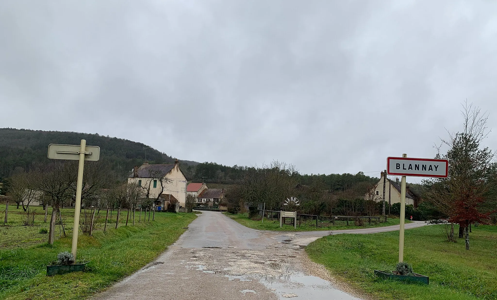 Photo showing: Panneau d'entrée dans Blannay (Yonne) en décembre 2020.