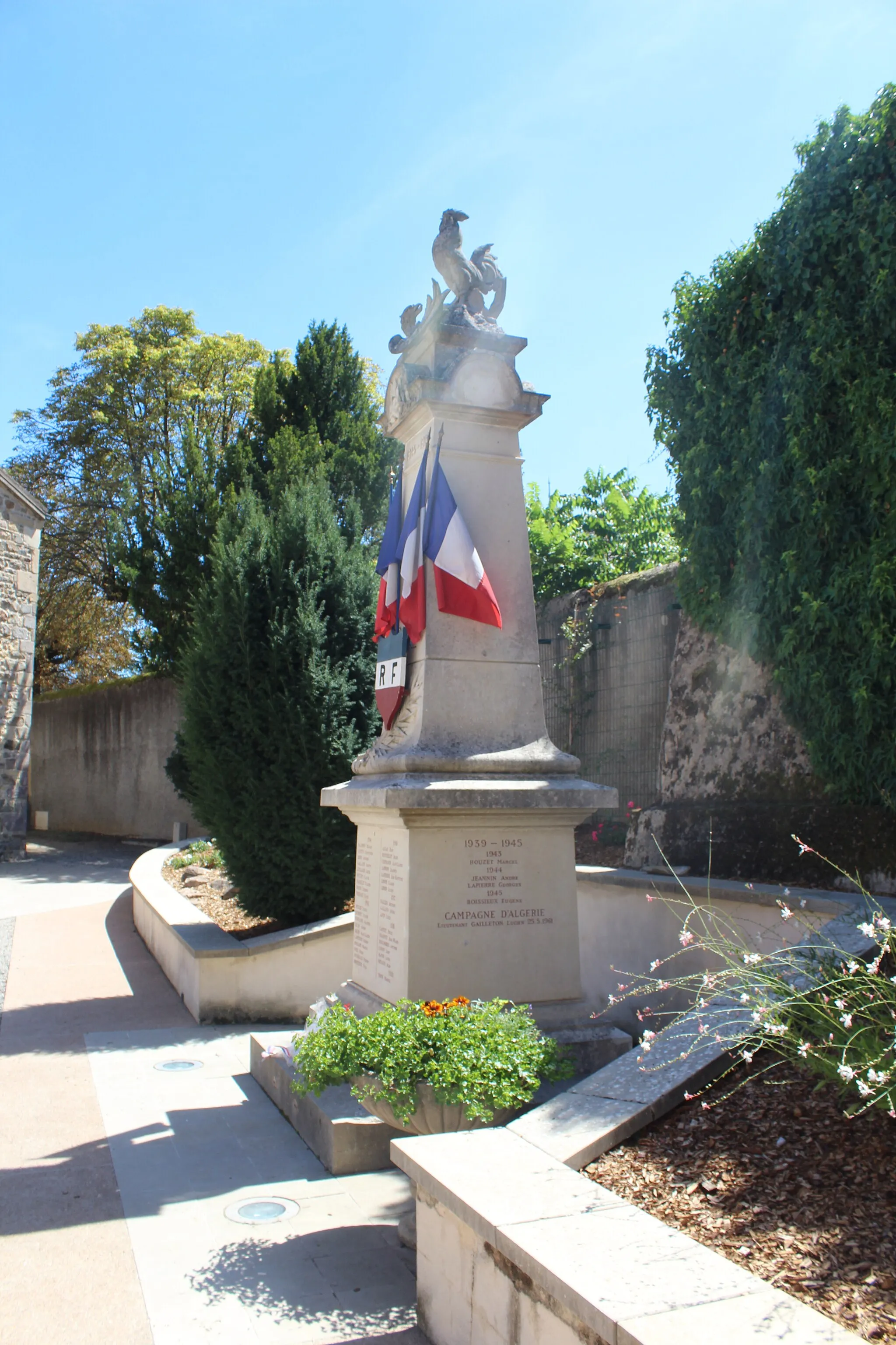 Photo showing: Monument aux morts de Lancié.