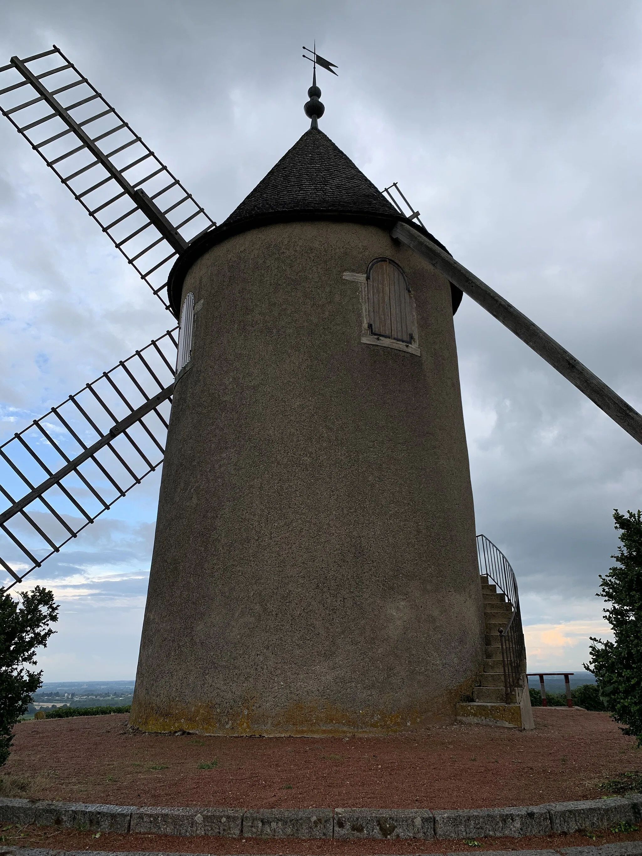Photo showing: Moulin à Vent, Romanèche-Thorins.