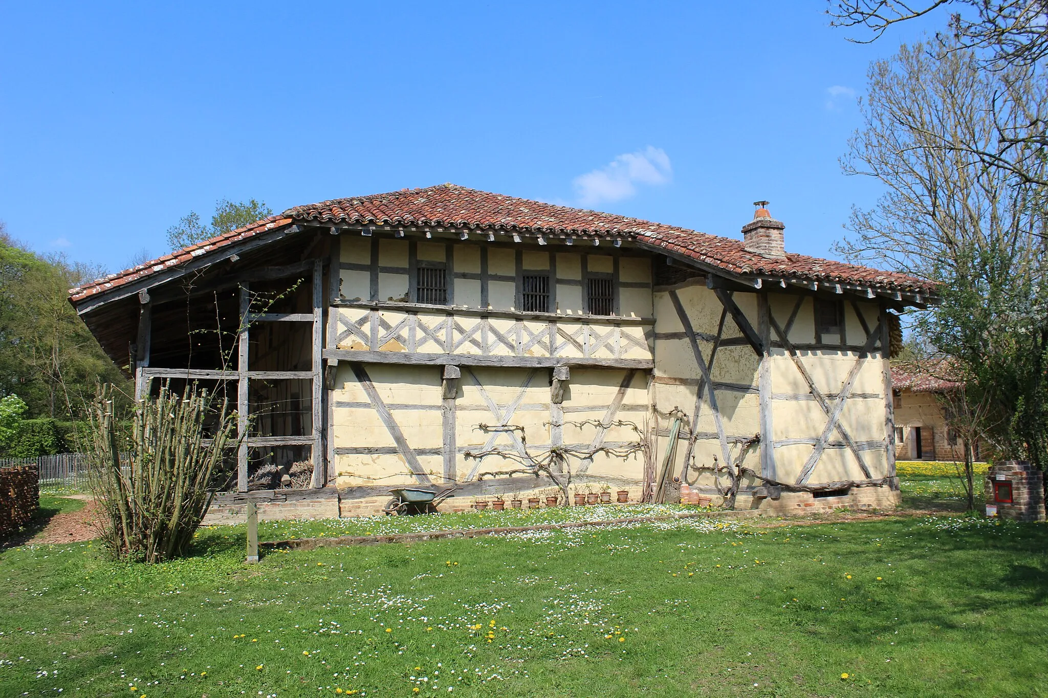 Photo showing: Façade sud de la maison d'habitation de la ferme des Planons, Saint-Cyr-sur-Menthon.