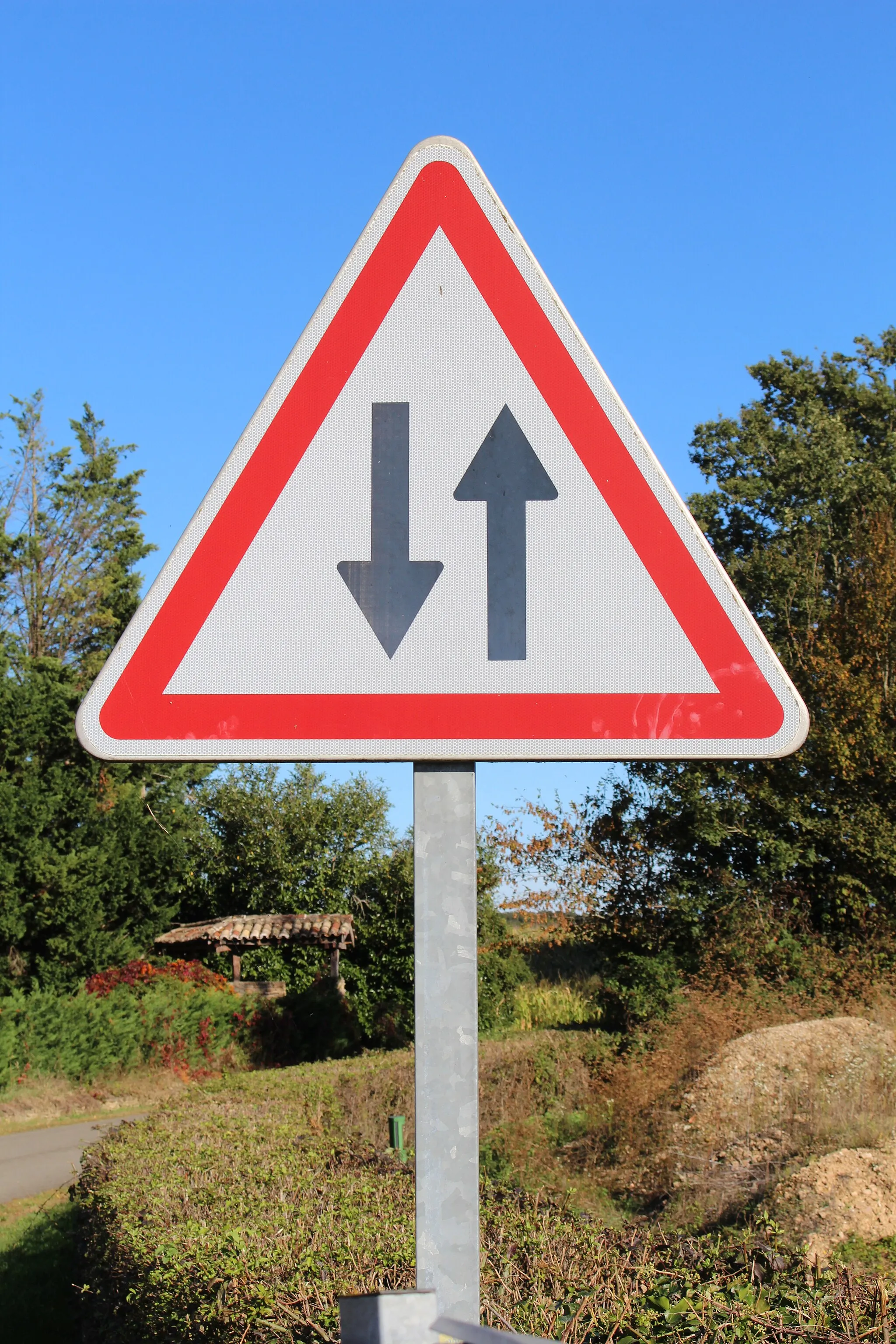 Photo showing: Panneau A18 le long de la route des Planons, Saint-Cyr-sur-Menthon.