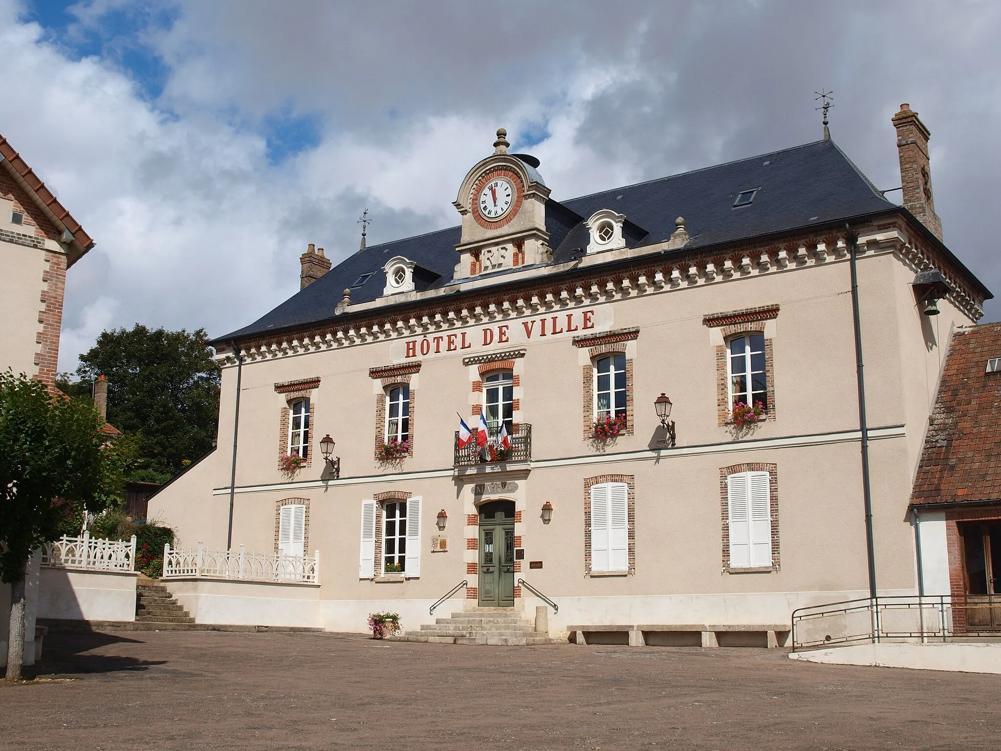 Photo showing: Sergines (Yonne, France) ; la mairie