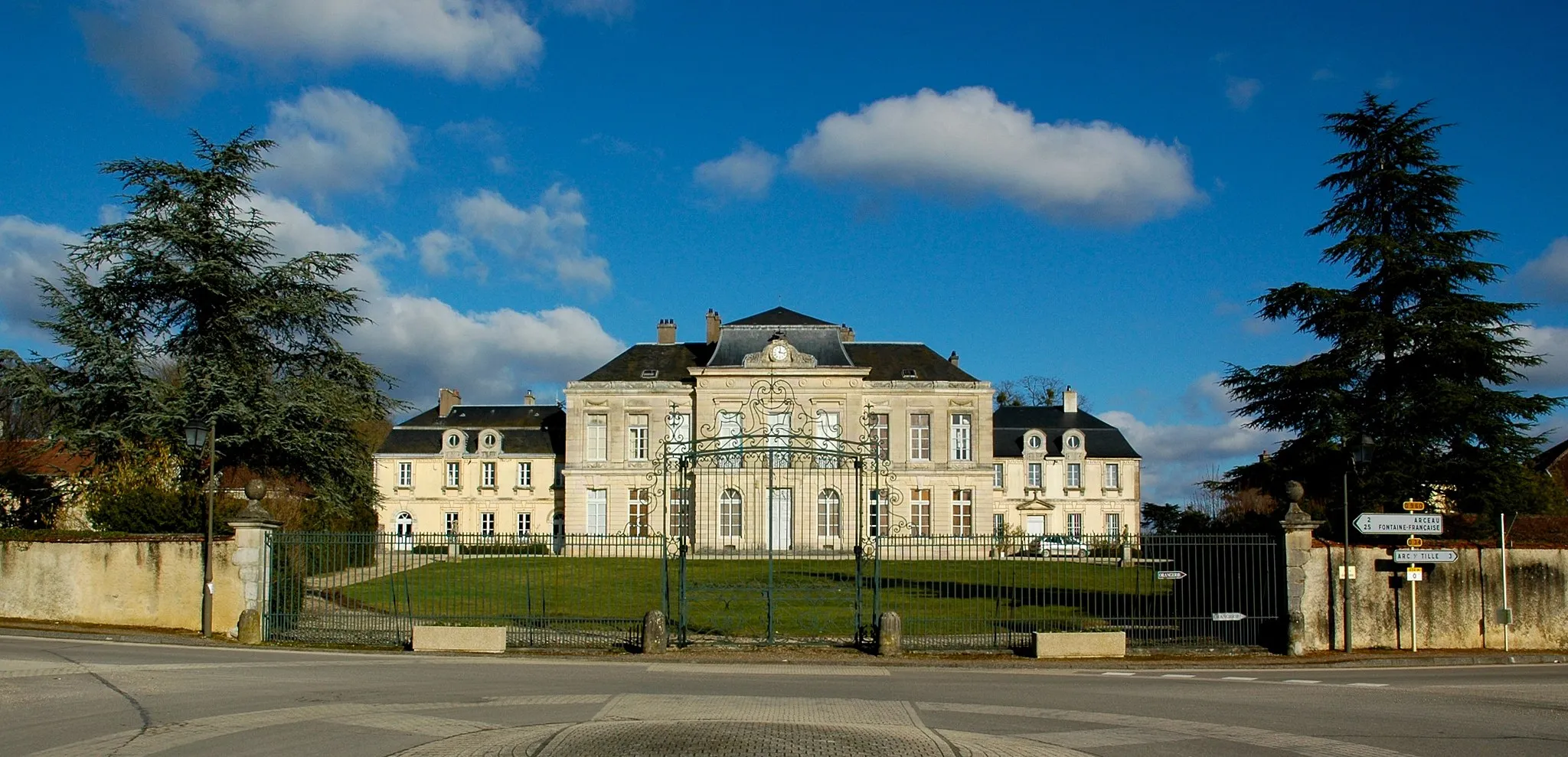 Photo showing: Arcelot Castle Arceau, Burgundy, France